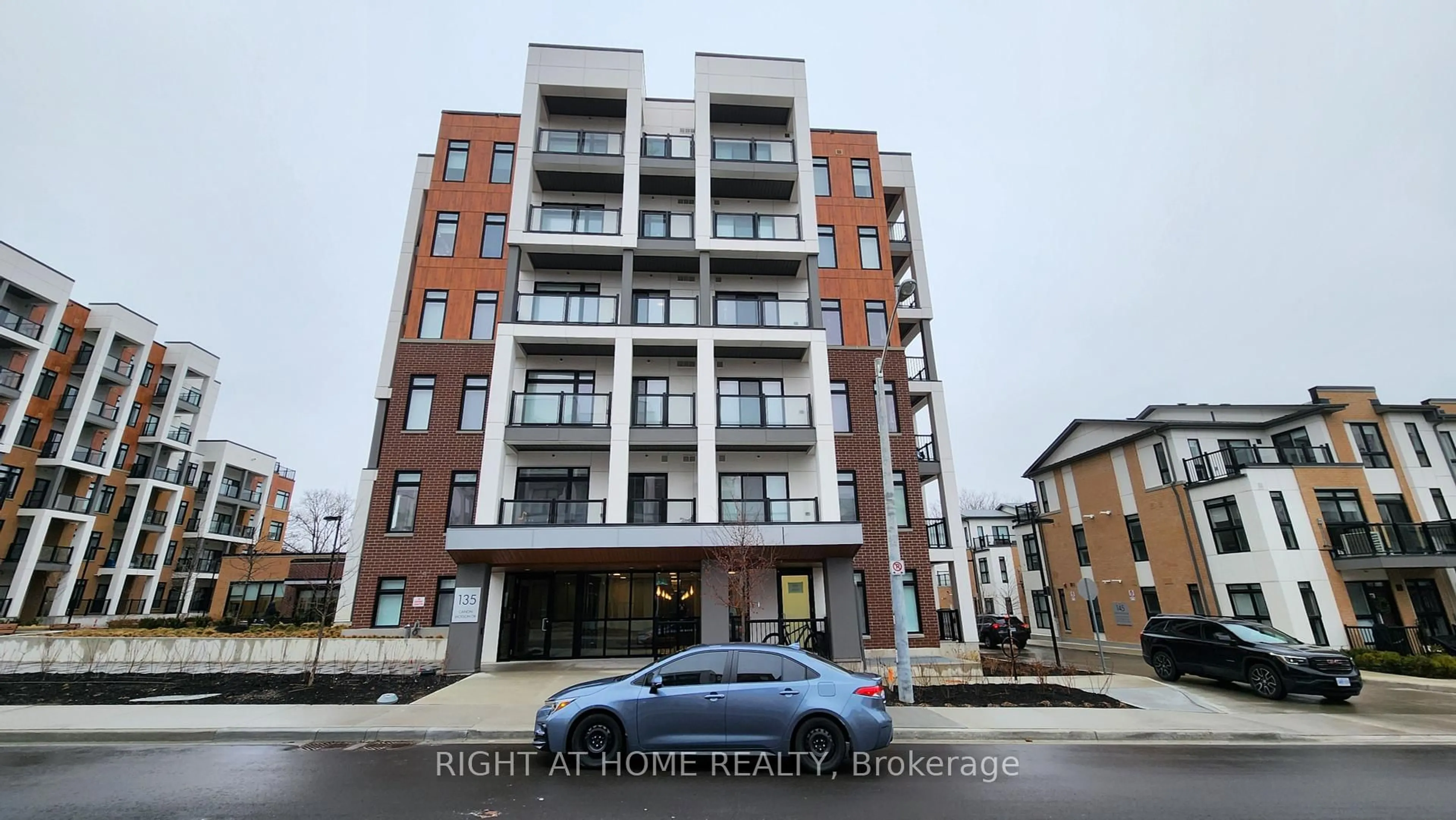 A pic from outside/outdoor area/front of a property/back of a property/a pic from drone, building for 135 Canon Jackson Dr #403, Toronto Ontario M6M 0C3