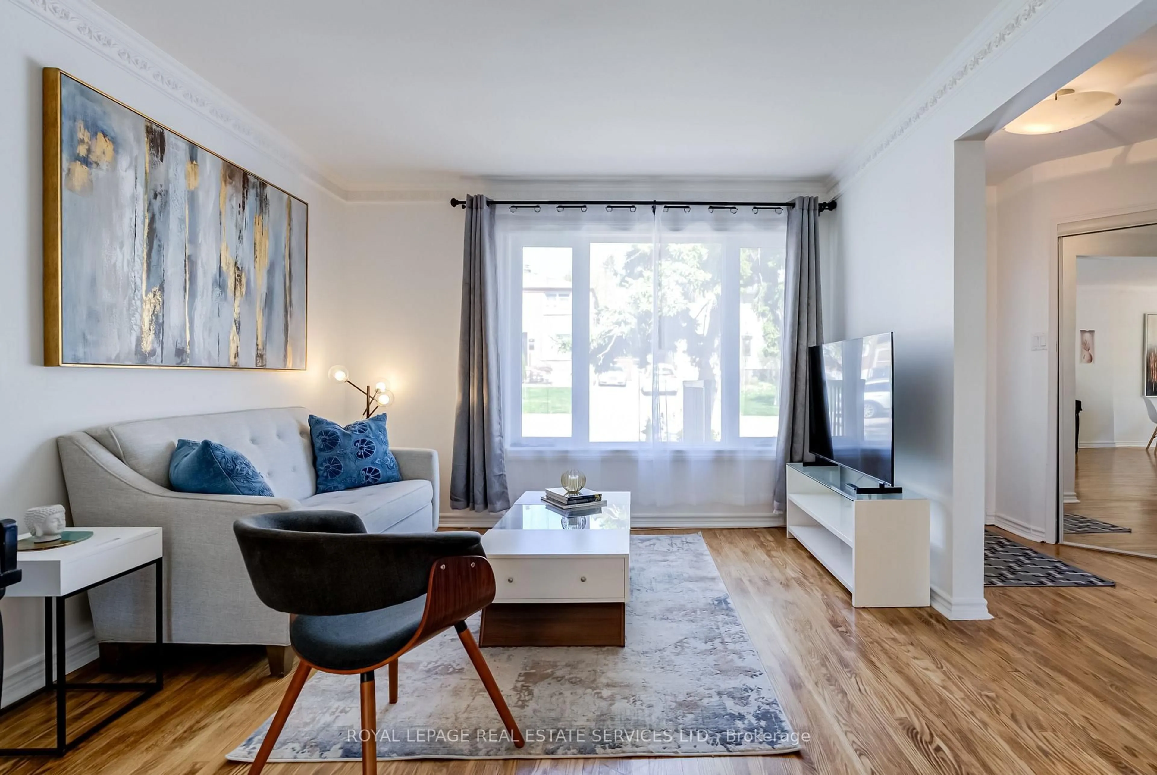 Living room with furniture, wood/laminate floor for 34 Skylark Rd, Toronto Ontario M6S 4M4