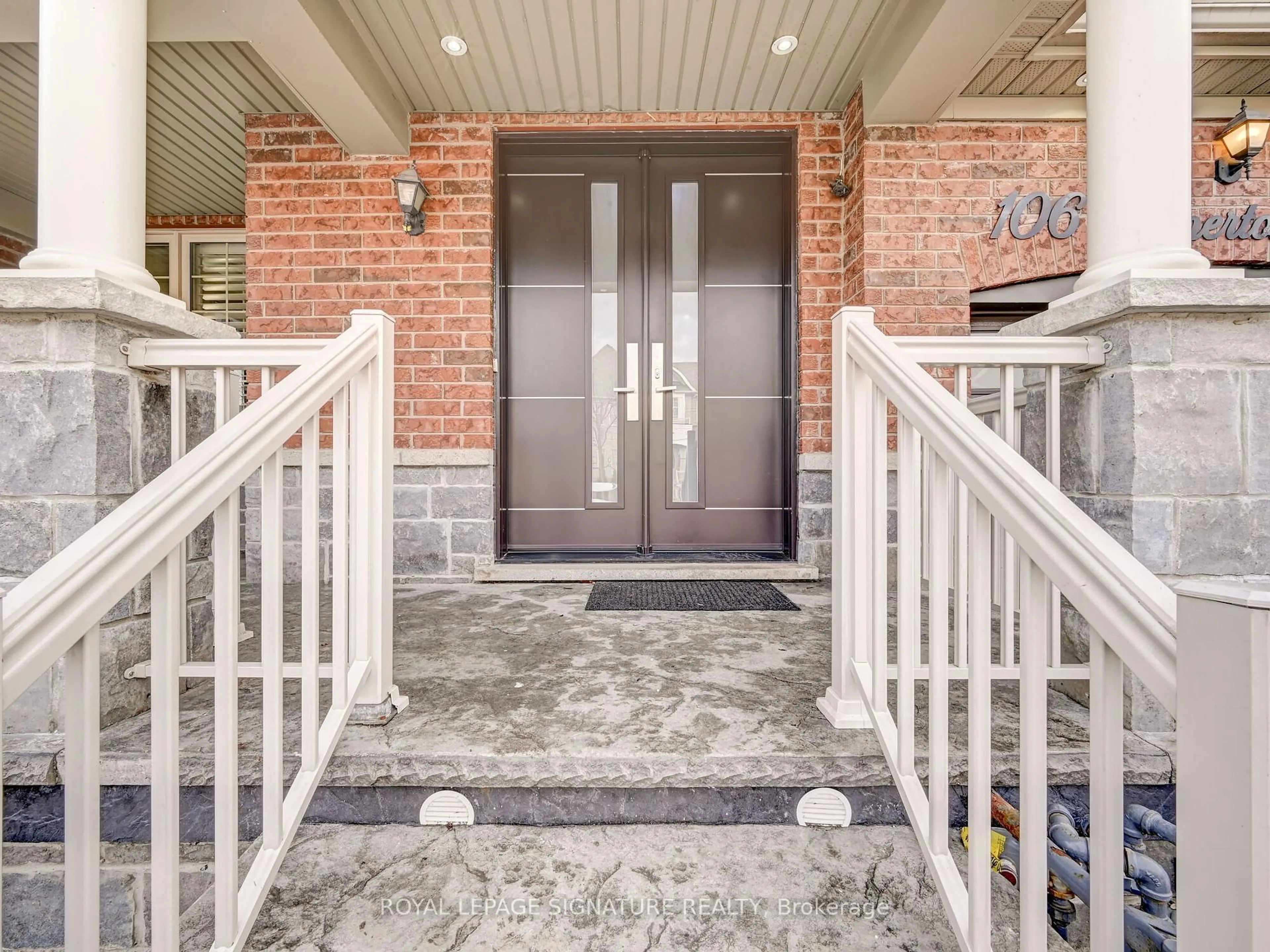 Indoor entryway for 106 Naperton Dr, Brampton Ontario L6R 0Z9