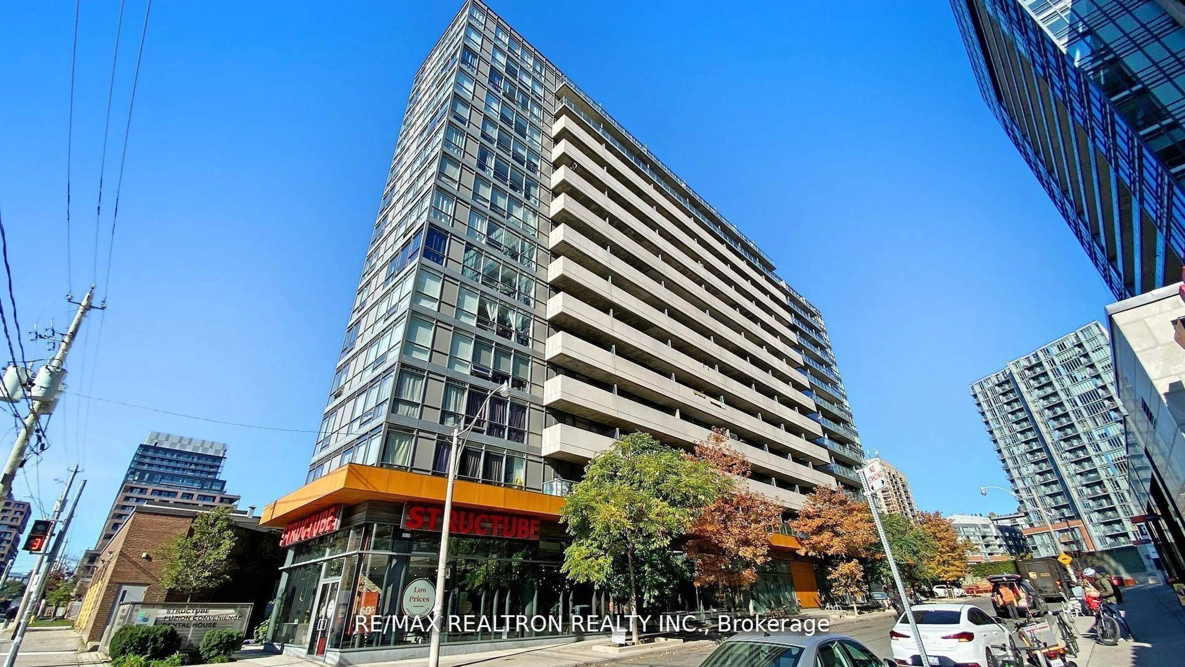 Indoor foyer for 20 Joe Shuster Way #202, Toronto Ontario M6K 0A3