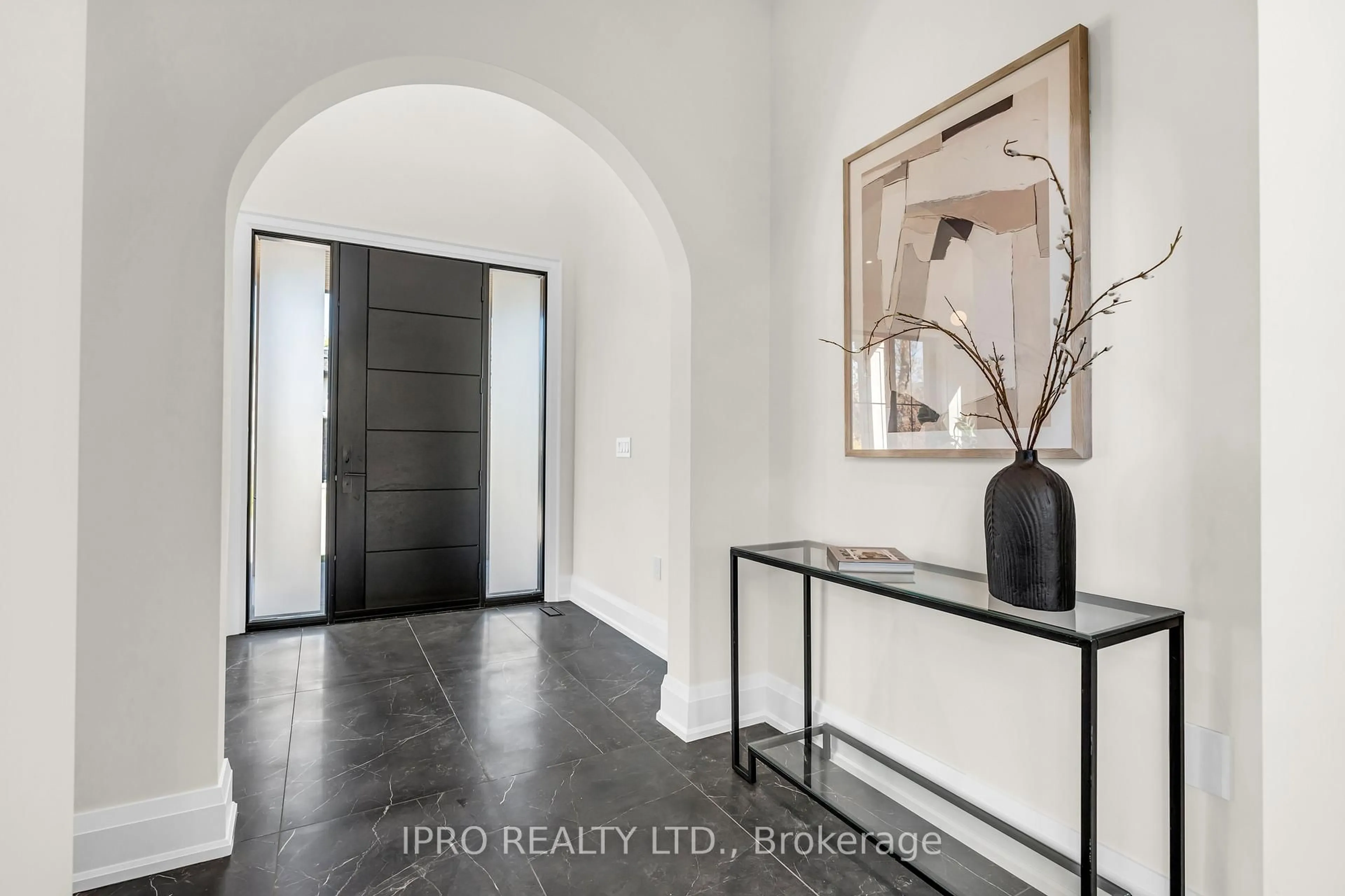 Indoor entryway for 328 Ashbury Rd, Oakville Ontario L6K 2M4