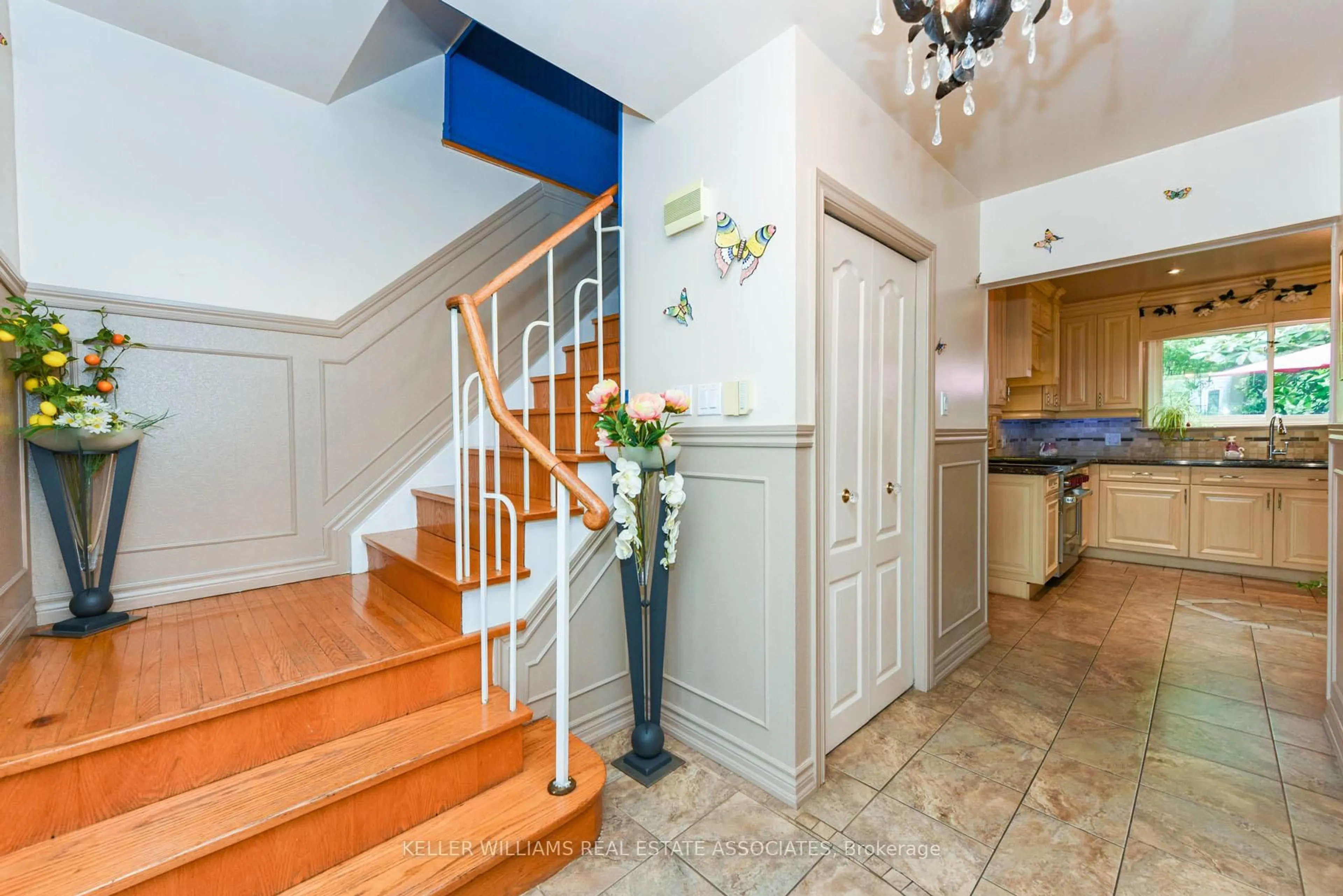 Indoor entryway for 59 Watson Cres, Brampton Ontario L6W 1E5