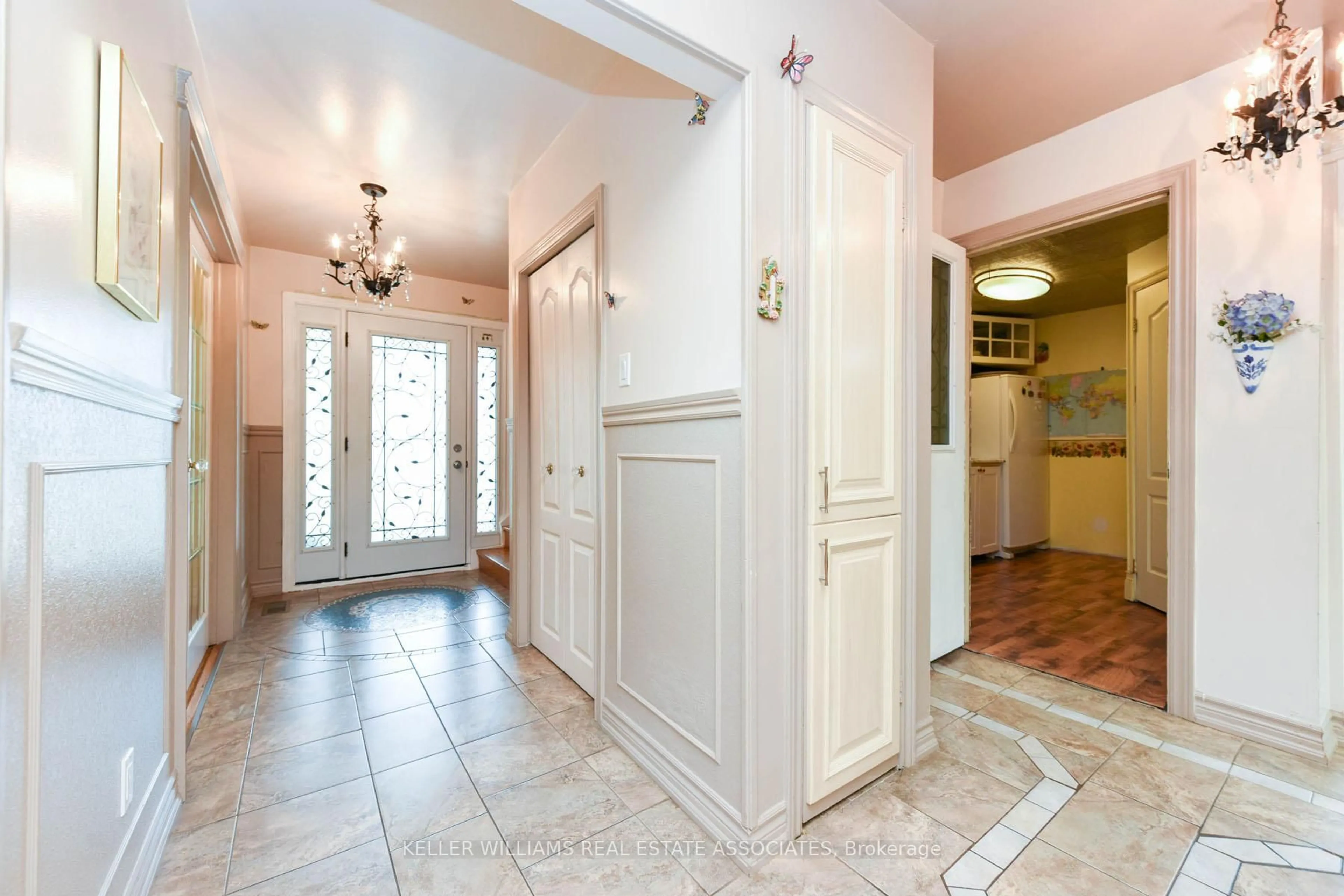 Indoor entryway for 59 Watson Cres, Brampton Ontario L6W 1E5
