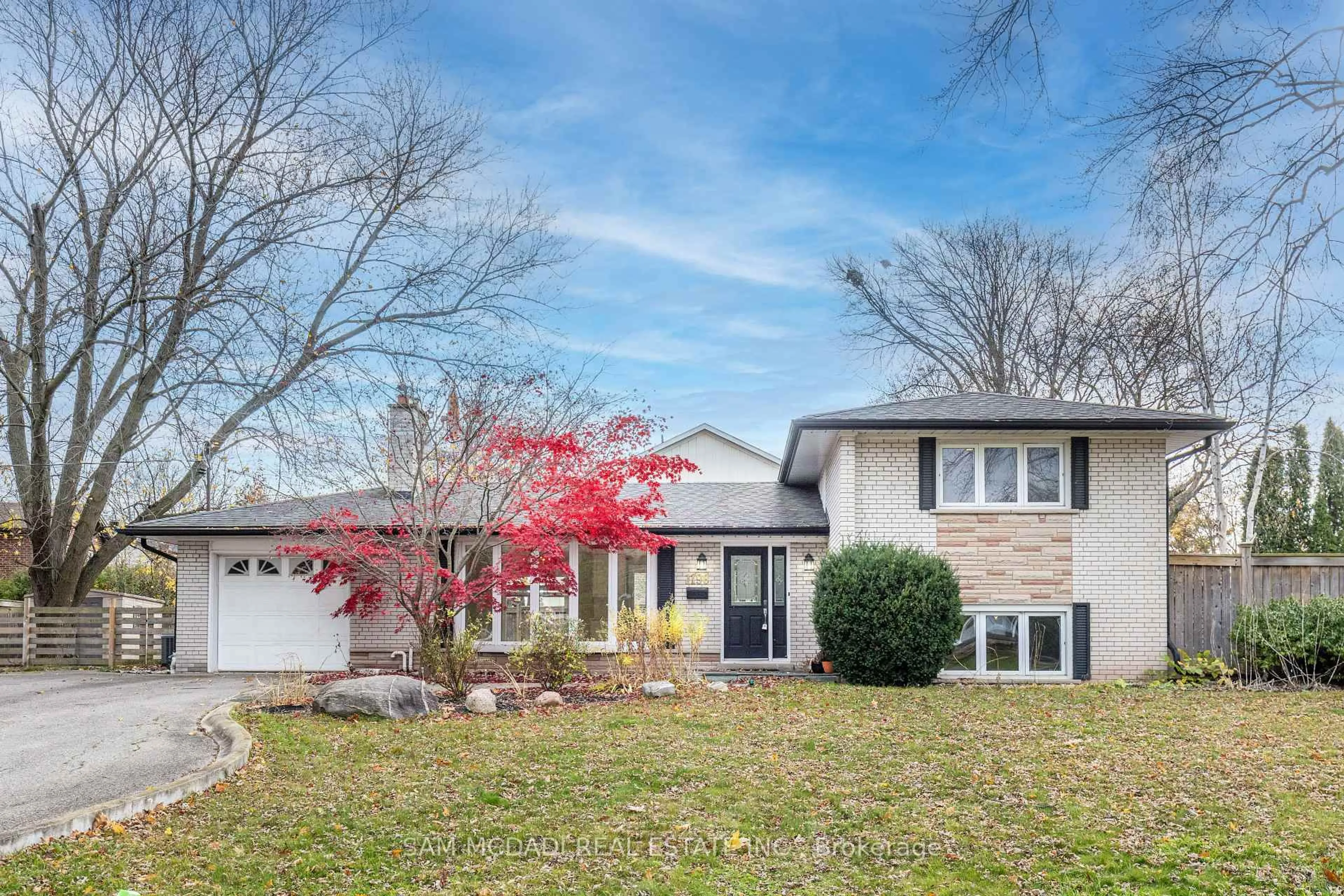 Home with vinyl exterior material, street for 1198 Willowbrook Dr, Oakville Ontario L6L 2J8