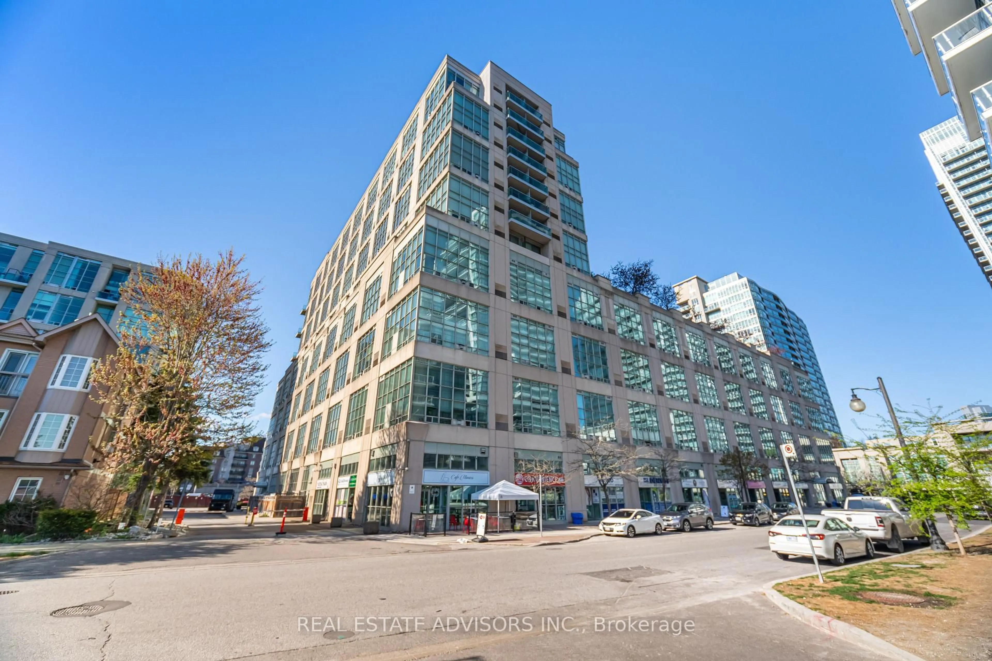 Patio, building for 300 Manitoba St #102, Toronto Ontario M8Y 4G6