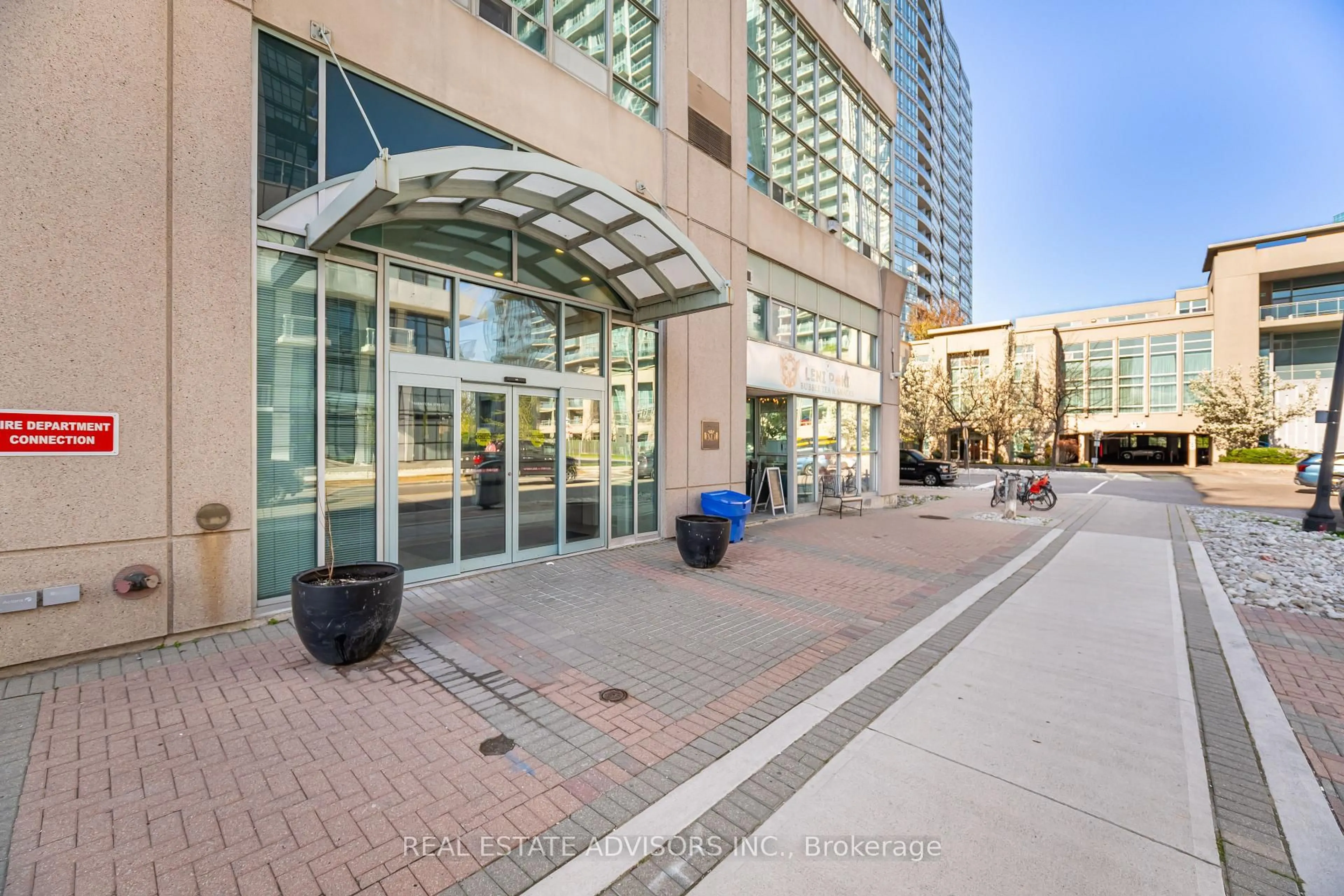 Indoor foyer for 300 Manitoba St #102, Toronto Ontario M8Y 4G6