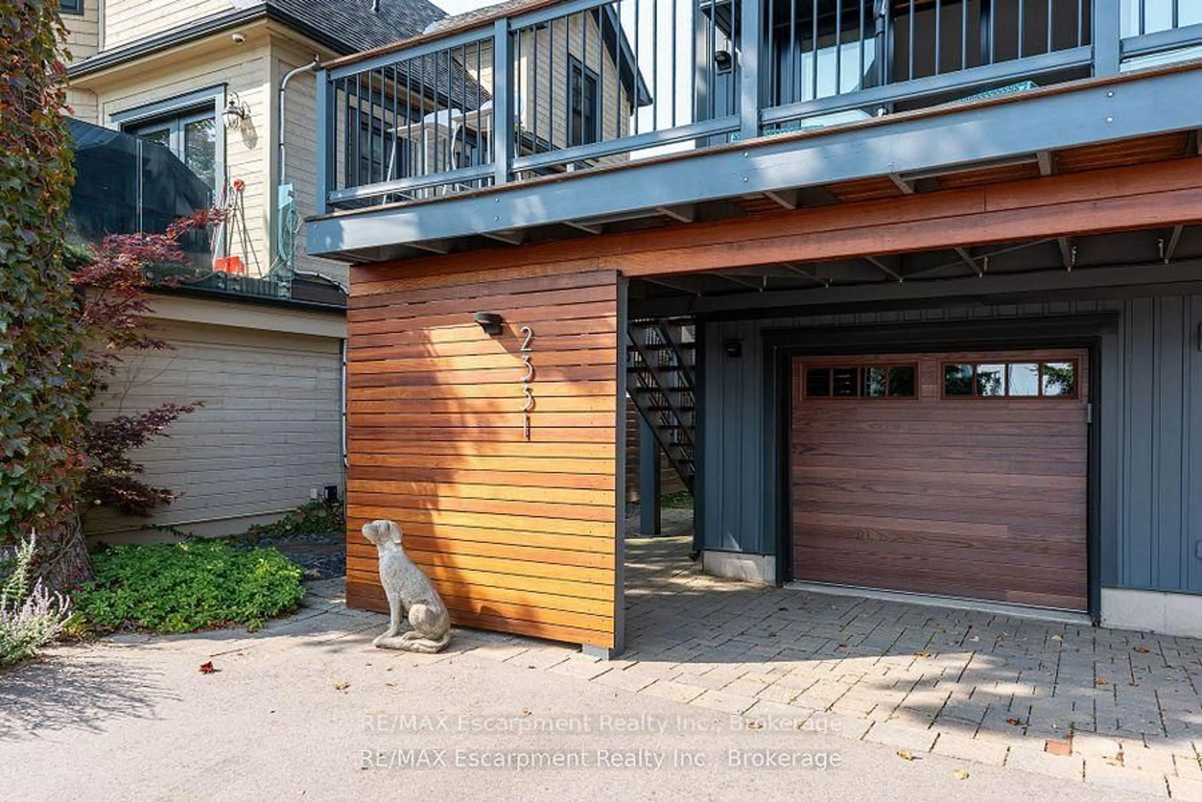 Unknown for 2331 Ontario St, Oakville Ontario L6L 1A5