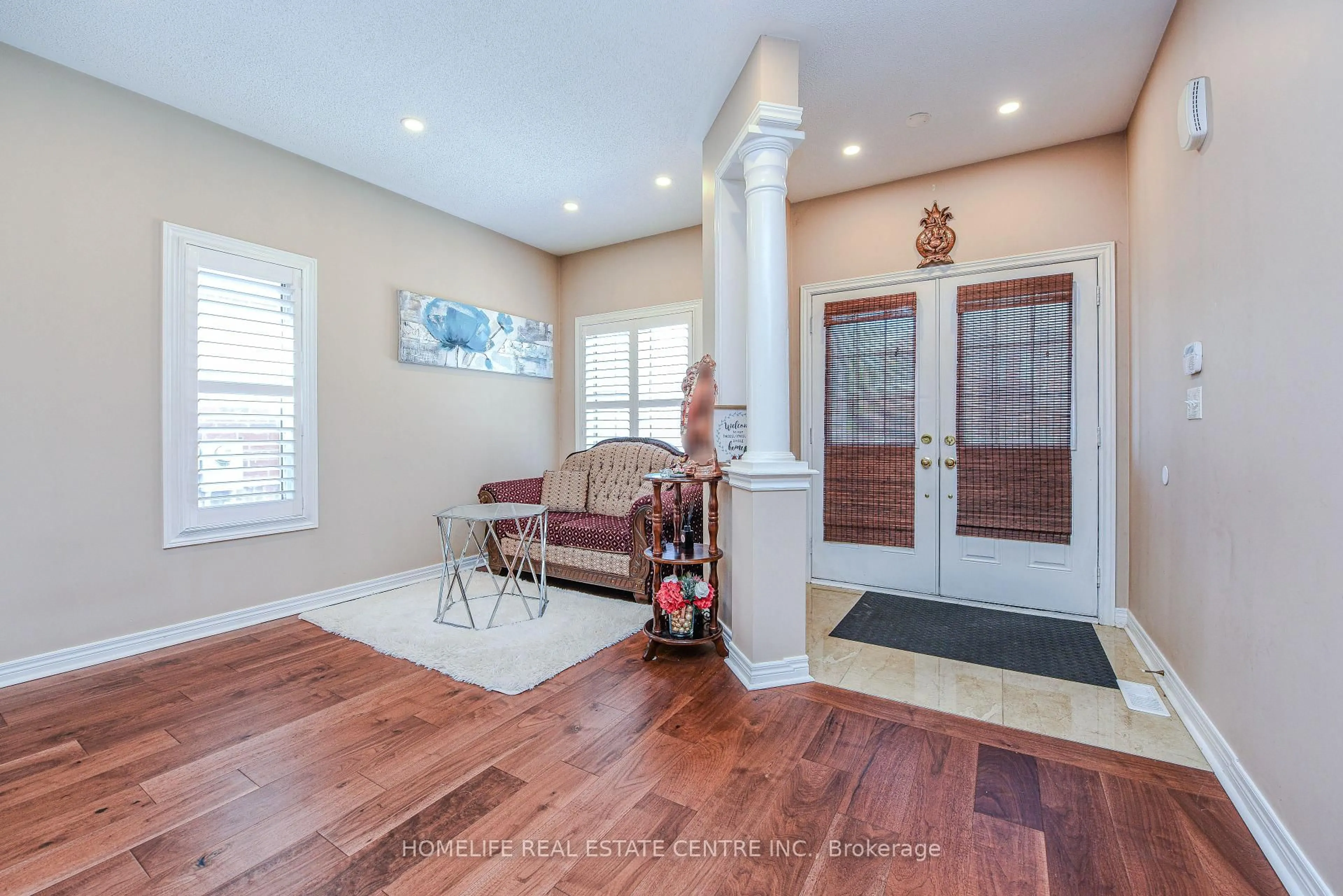 Indoor entryway for 7 Baddow Rd, Brampton Ontario L6P 3Z7