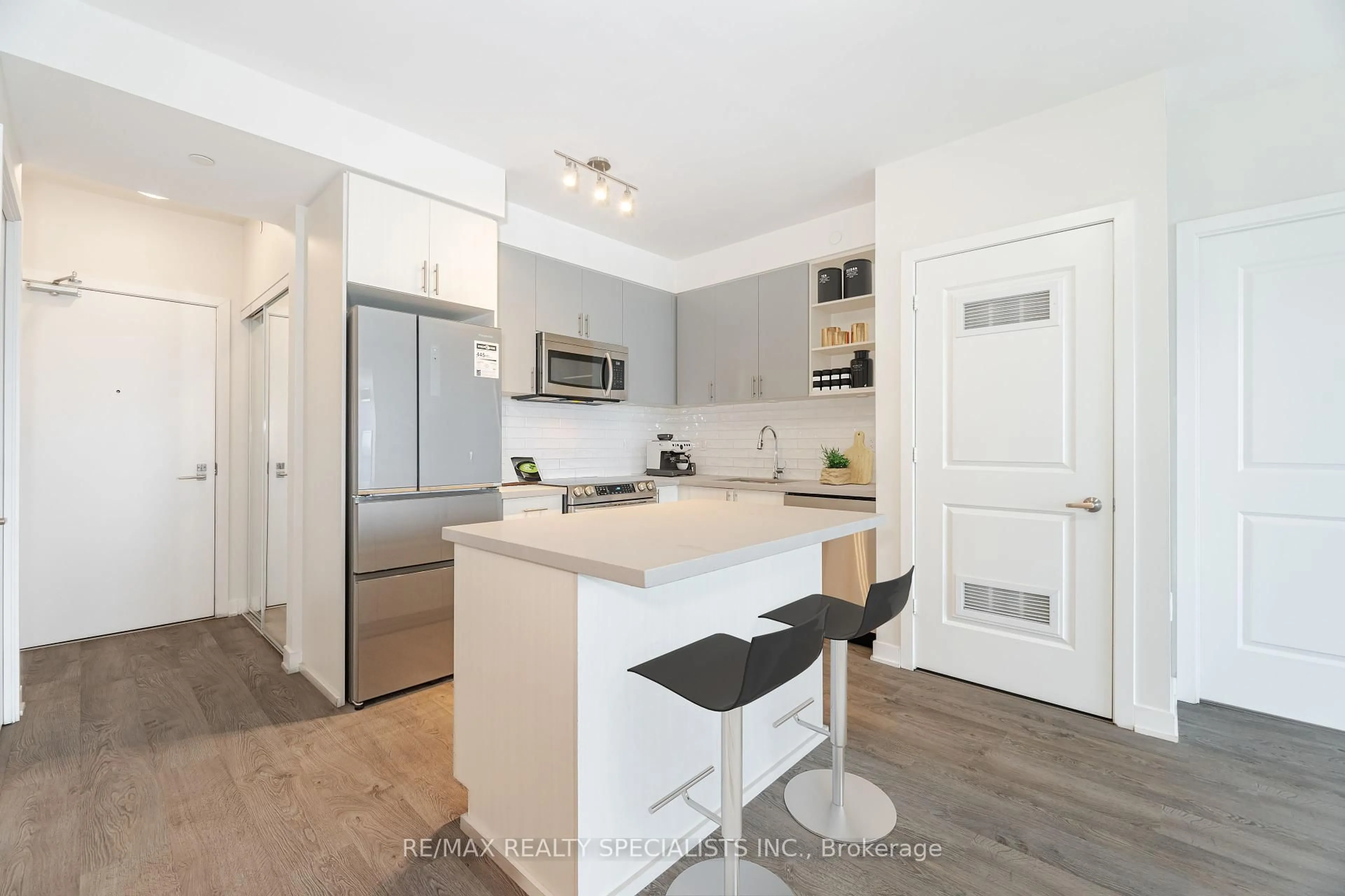Unknown for 4677 Glen Erin Dr #801, Mississauga Ontario L5M 2E3