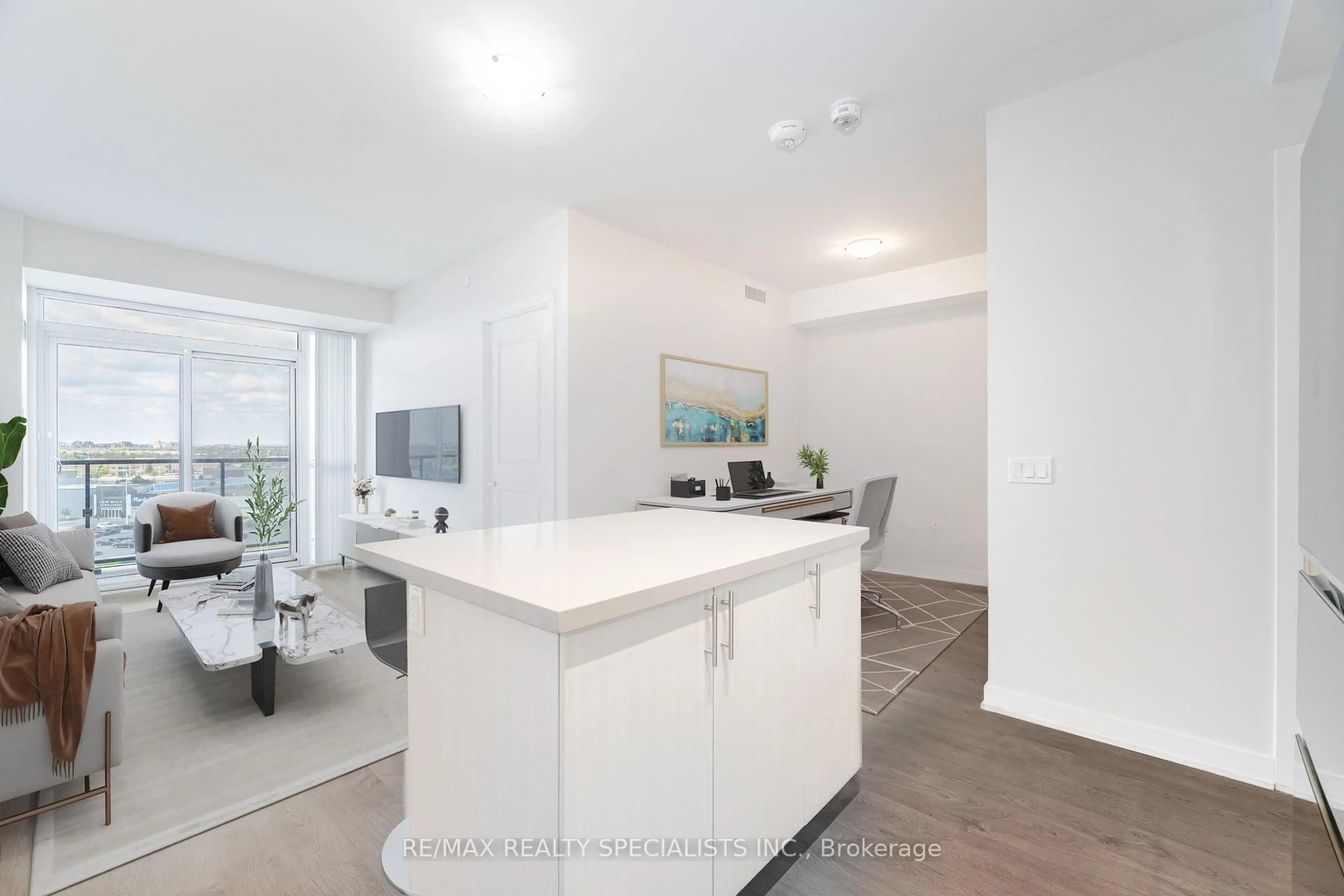 Open concept kitchen, unknown for 4677 Glen Erin Dr #801, Mississauga Ontario L5M 2E3