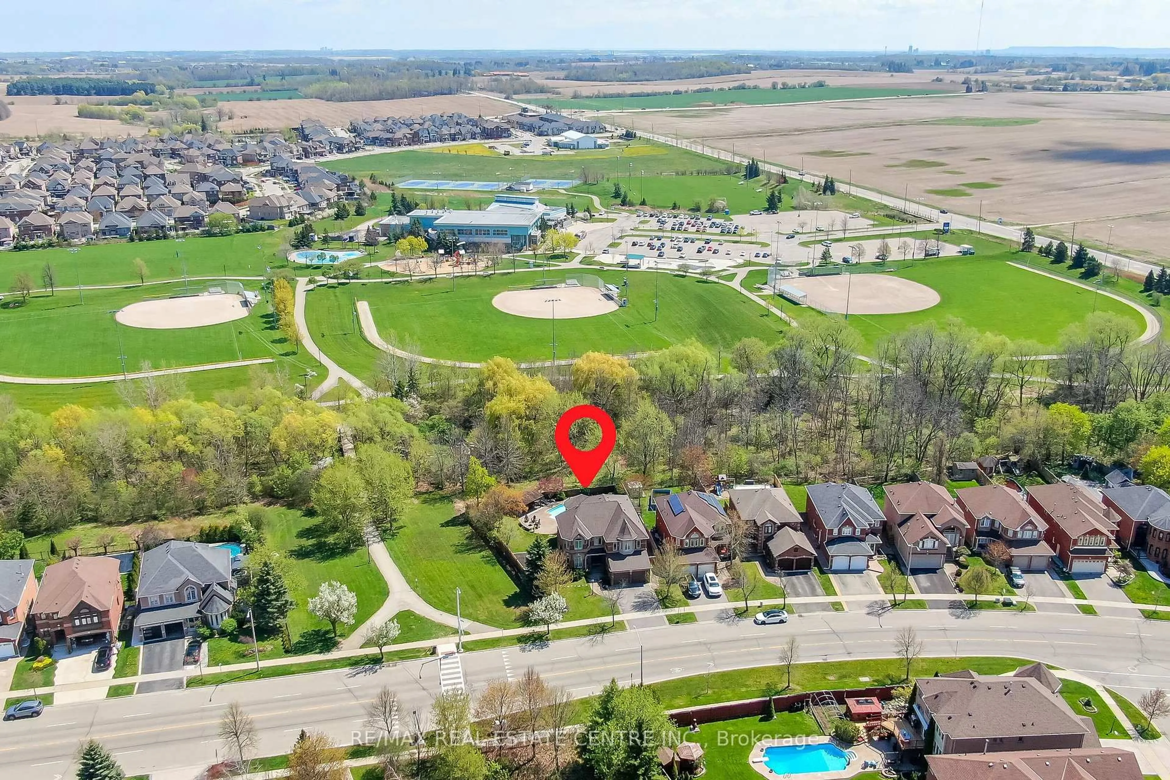 A pic from outside/outdoor area/front of a property/back of a property/a pic from drone, water/lake/river/ocean view for 14064 Argyll Rd, Halton Hills Ontario L7G 5T7