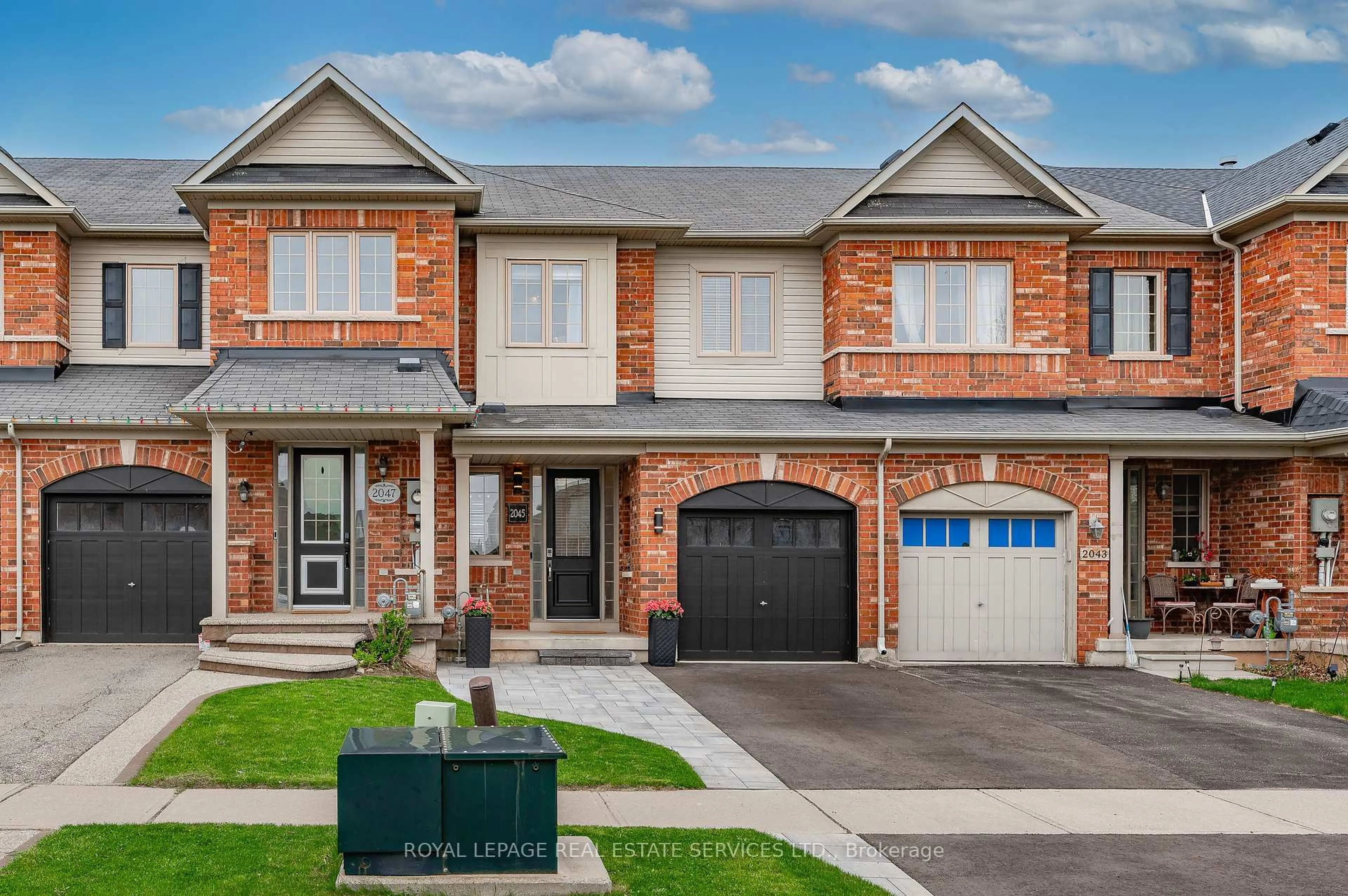 Home with brick exterior material, street for 2045 Fiddlers Way, Oakville Ontario L6M 0M4