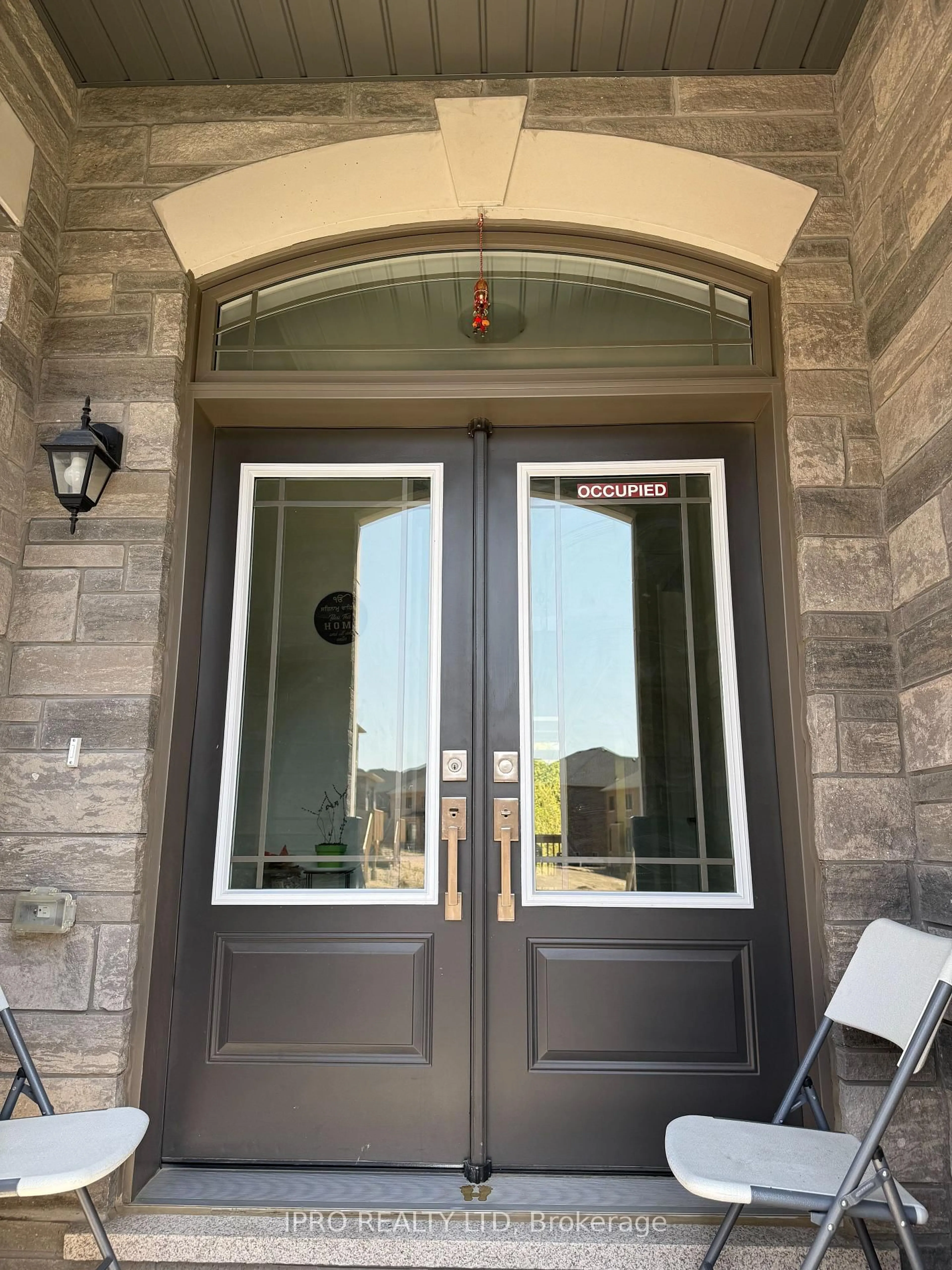 Indoor entryway for 59 Raspberry Ridge Ave, Caledon Ontario L7C 4N1
