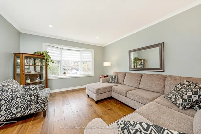 Additional property image - 738 Robertson Cres