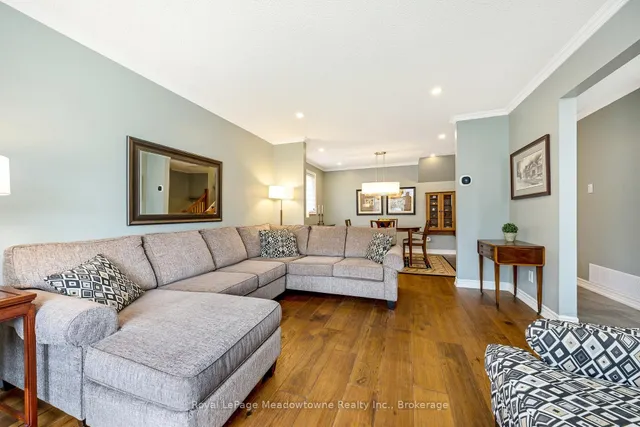 Additional property image - 738 Robertson Cres