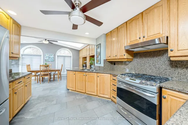 Additional property image - 738 Robertson Cres