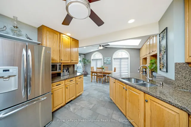 Additional property image - 738 Robertson Cres