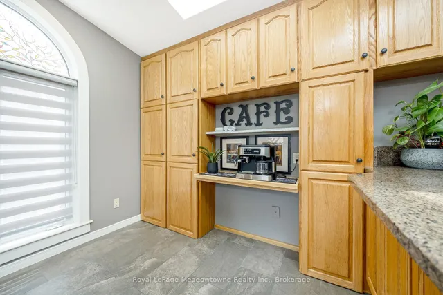 Additional property image - 738 Robertson Cres