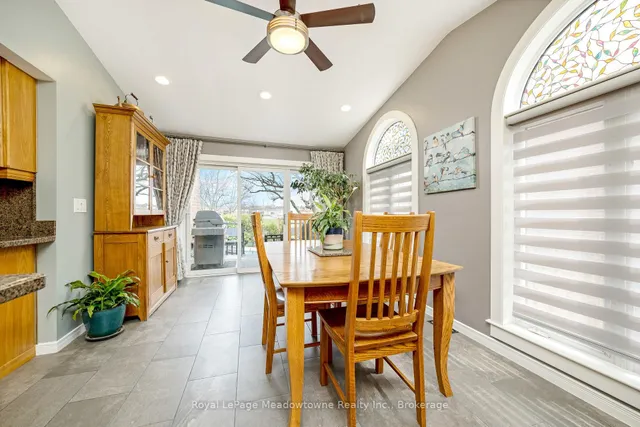 Additional property image - 738 Robertson Cres