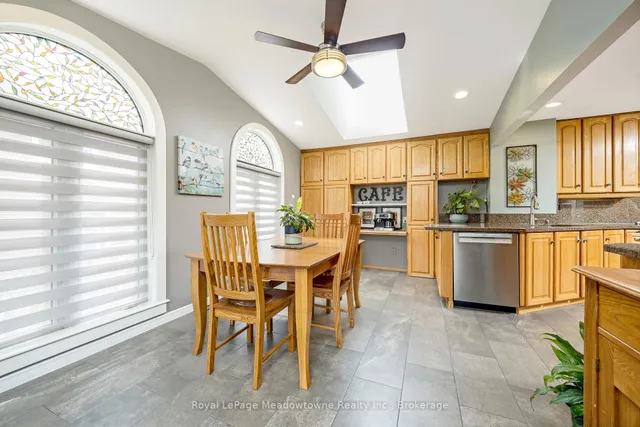 Additional property image - 738 Robertson Cres