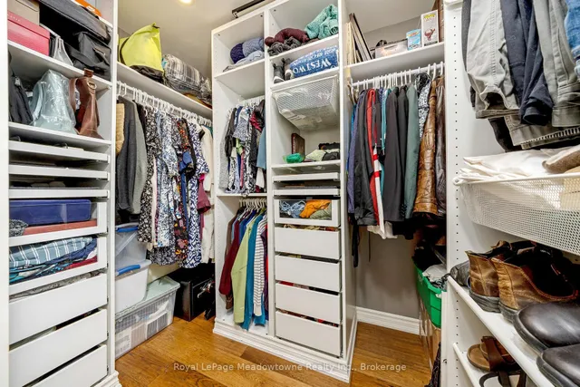 Additional property image - 738 Robertson Cres