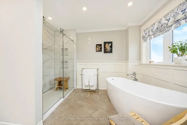 Additional property image - 738 Robertson Cres