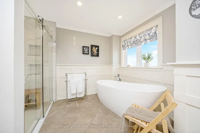 Additional property image - 738 Robertson Cres