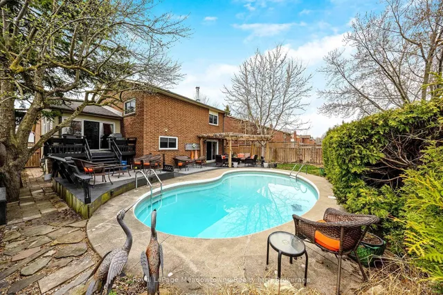 Additional property image - 738 Robertson Cres