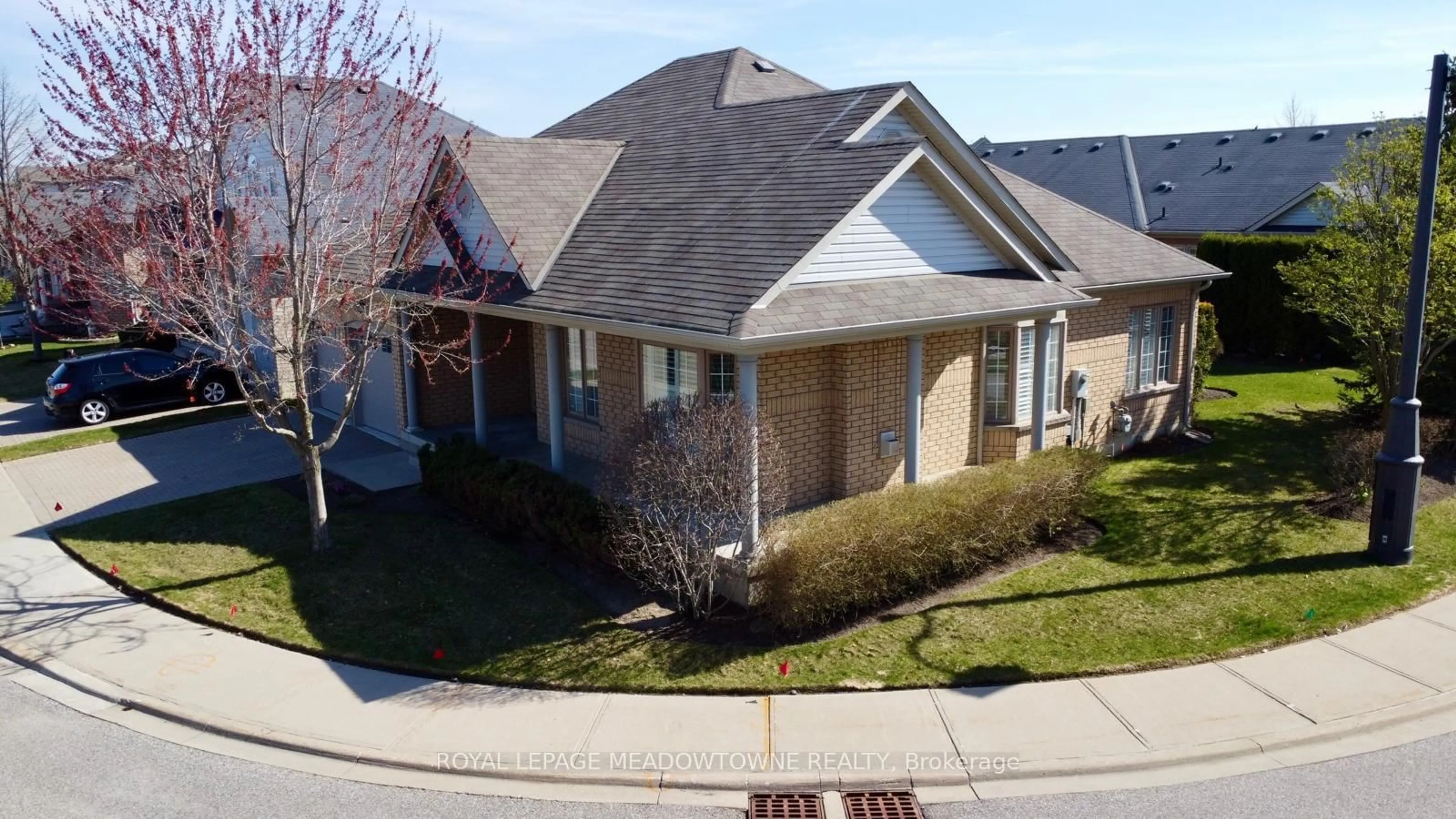 Home with vinyl exterior material, street for 54 Locust Dr #34, Brampton Ontario L6R 0W2