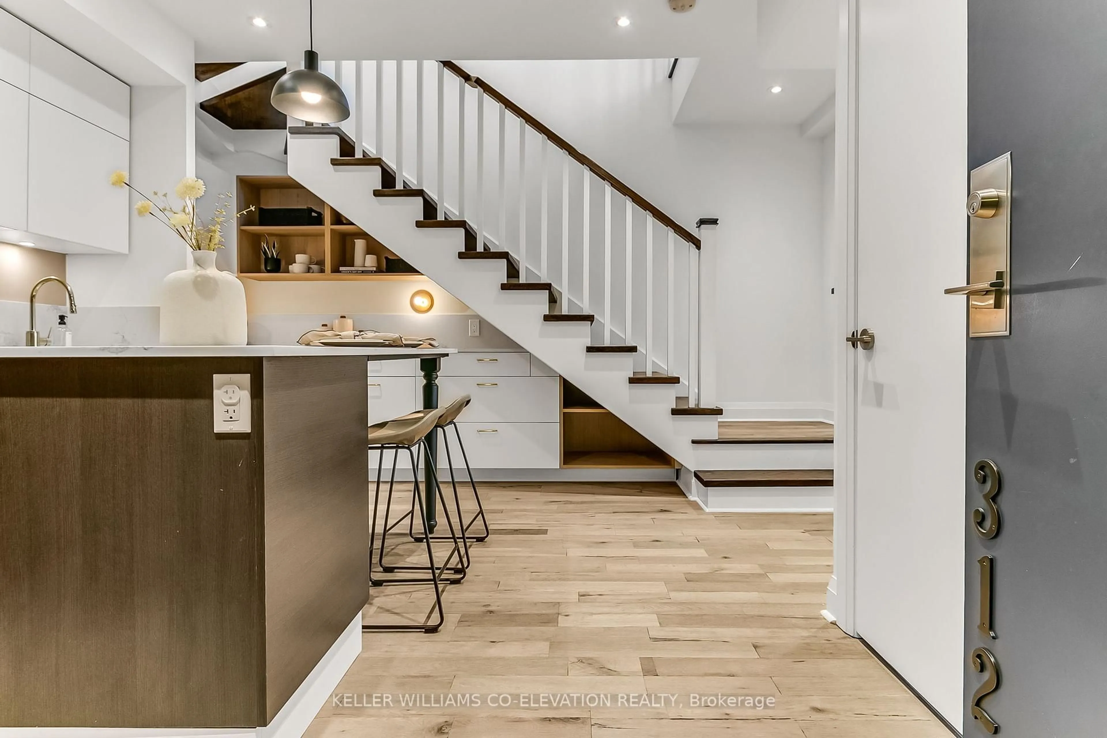Stairs for 243 Perth Ave #312, Toronto Ontario M6P 3X9