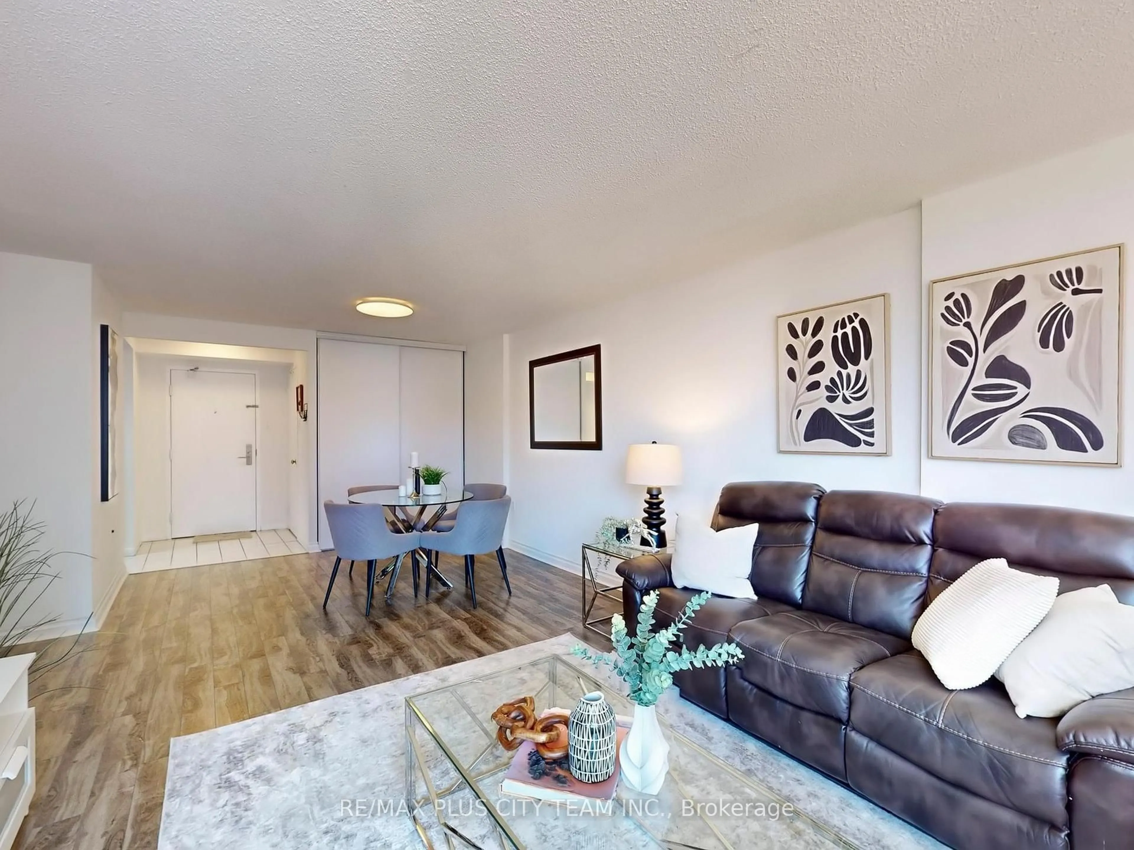 Living room with furniture, wood/laminate floor for 25 Fairview Rd #605, Mississauga Ontario L5B 3Y8