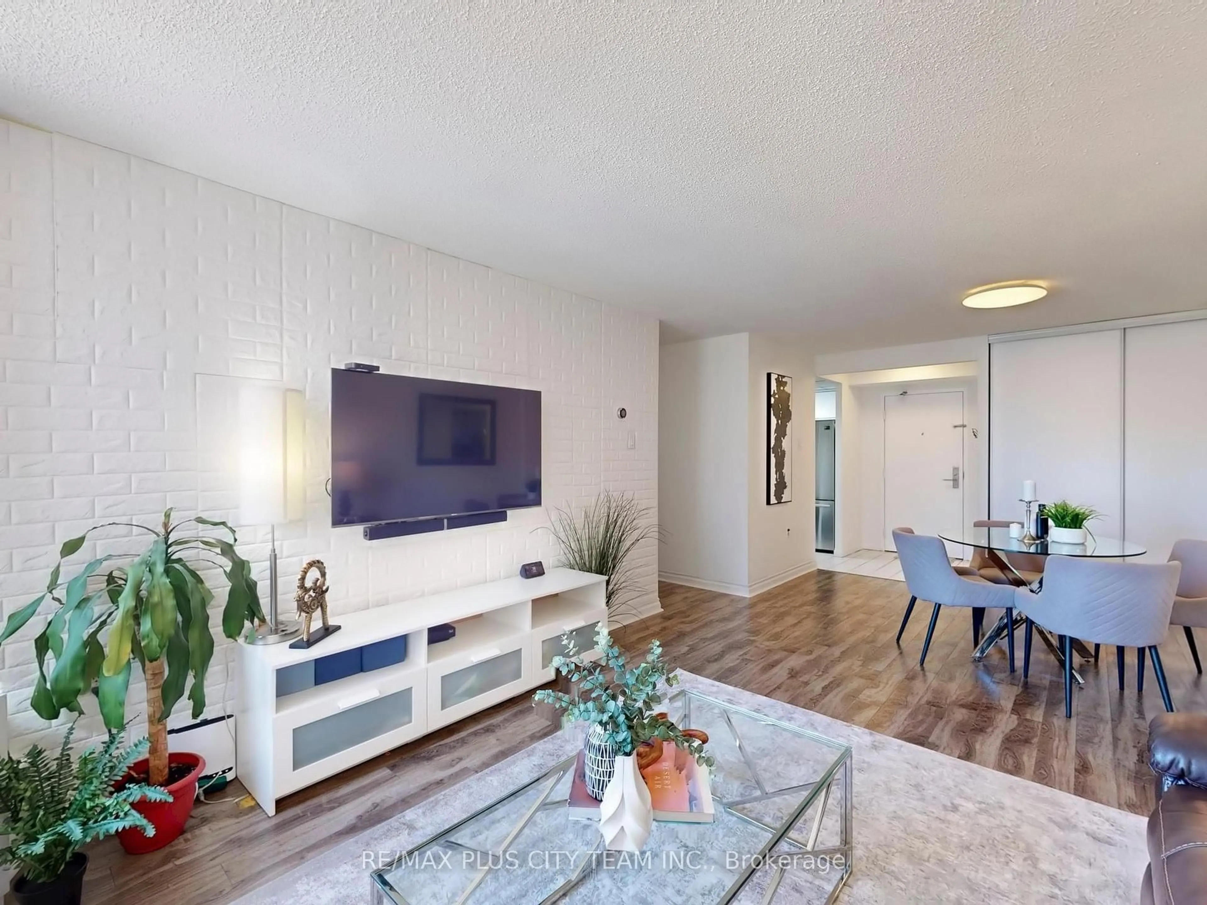 Living room with furniture, unknown for 25 Fairview Rd #605, Mississauga Ontario L5B 3Y8
