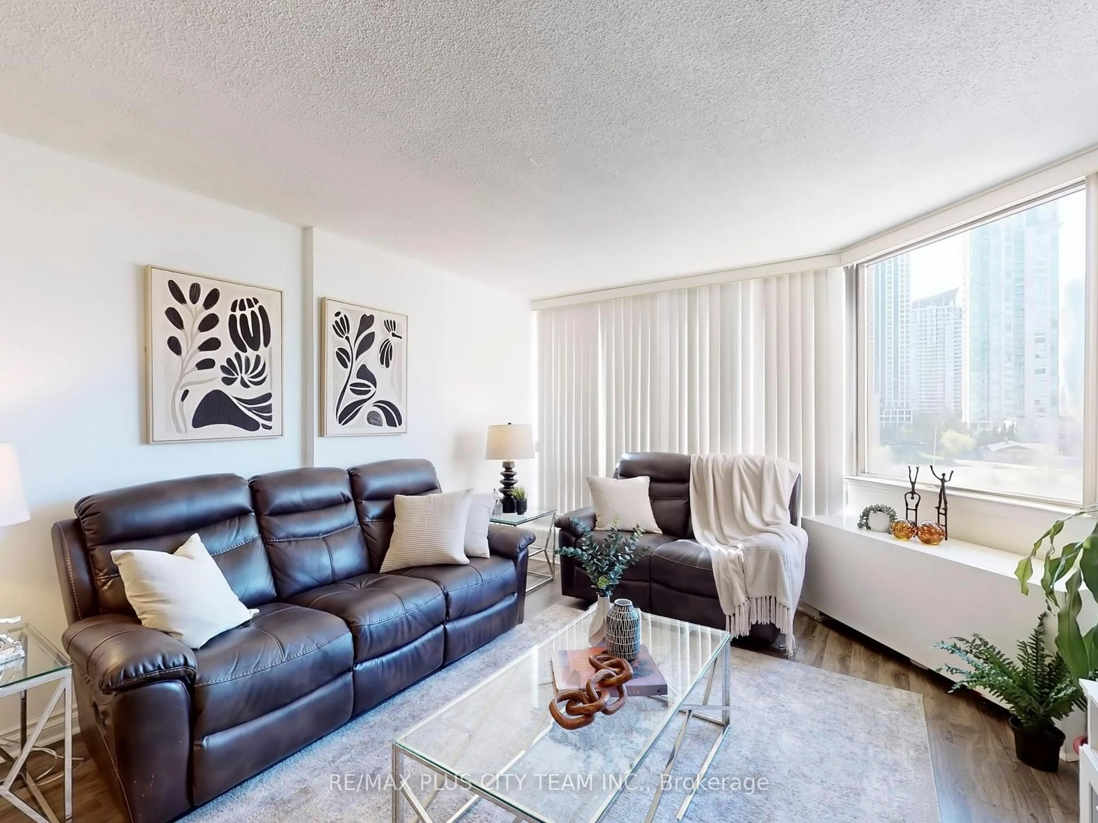 Living room with furniture, unknown for 25 Fairview Rd #605, Mississauga Ontario L5B 3Y8