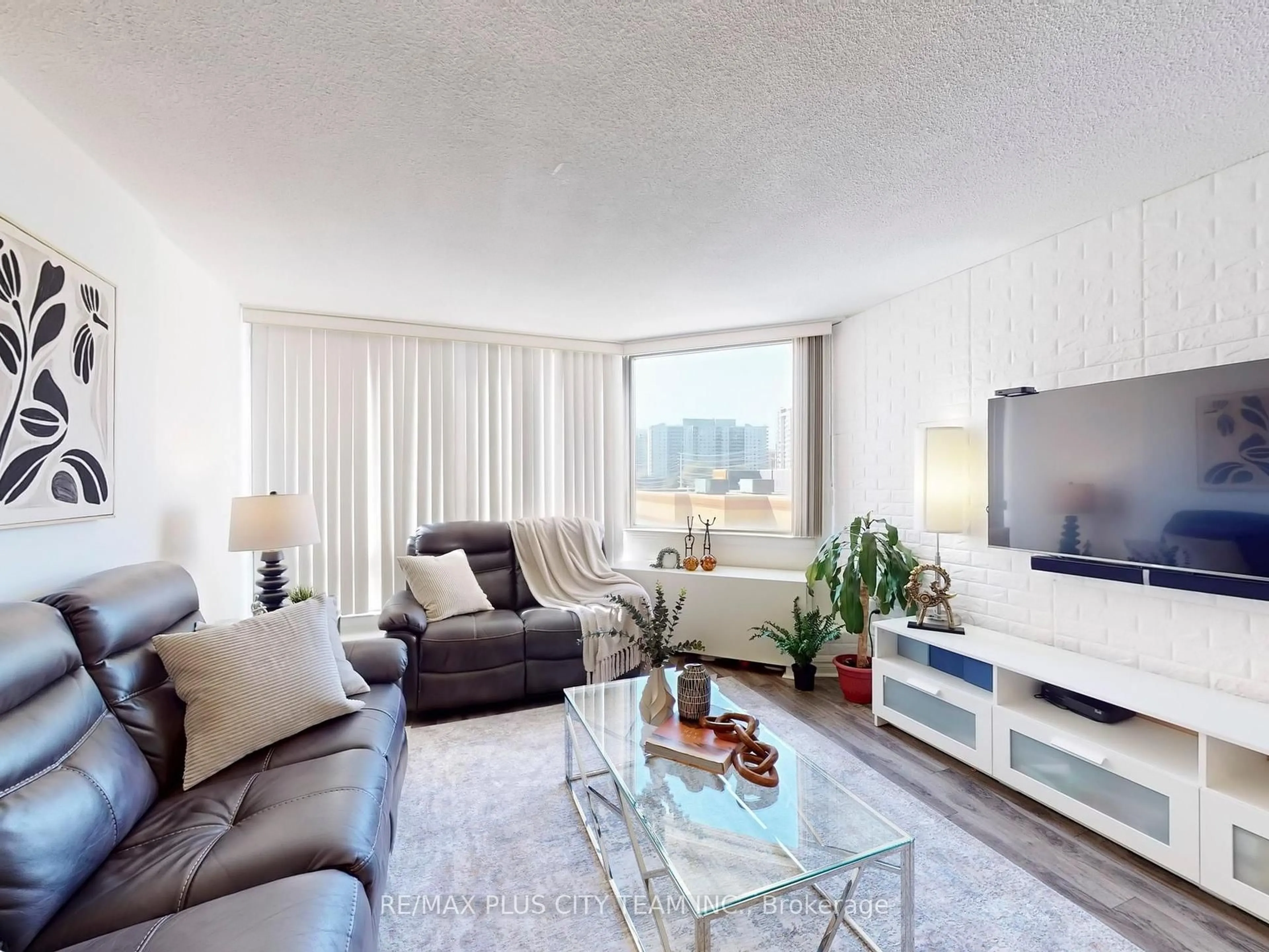 Living room with furniture, unknown for 25 Fairview Rd #605, Mississauga Ontario L5B 3Y8