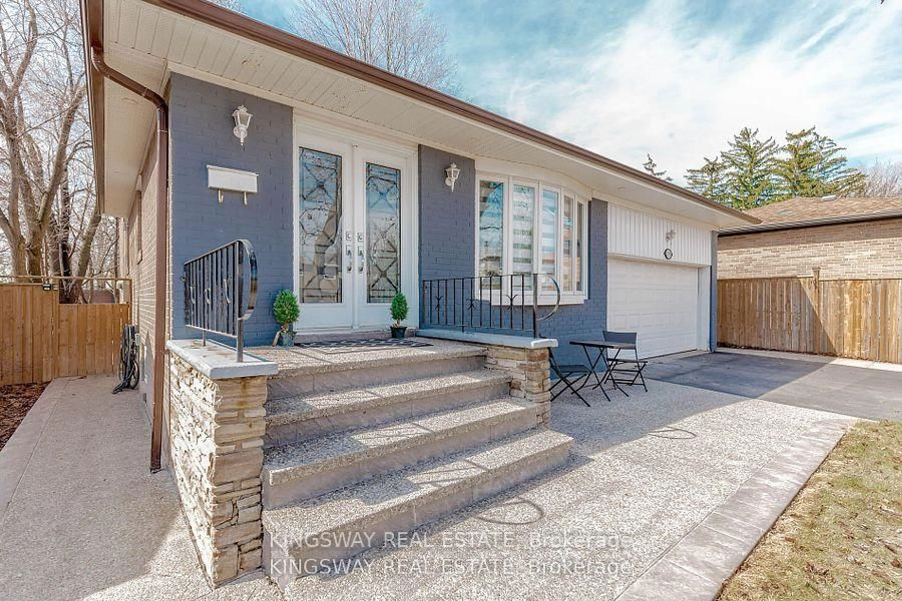 Home with brick exterior material, street for 1395 Tyneburn Cres, Mississauga Ontario L4X 1P6