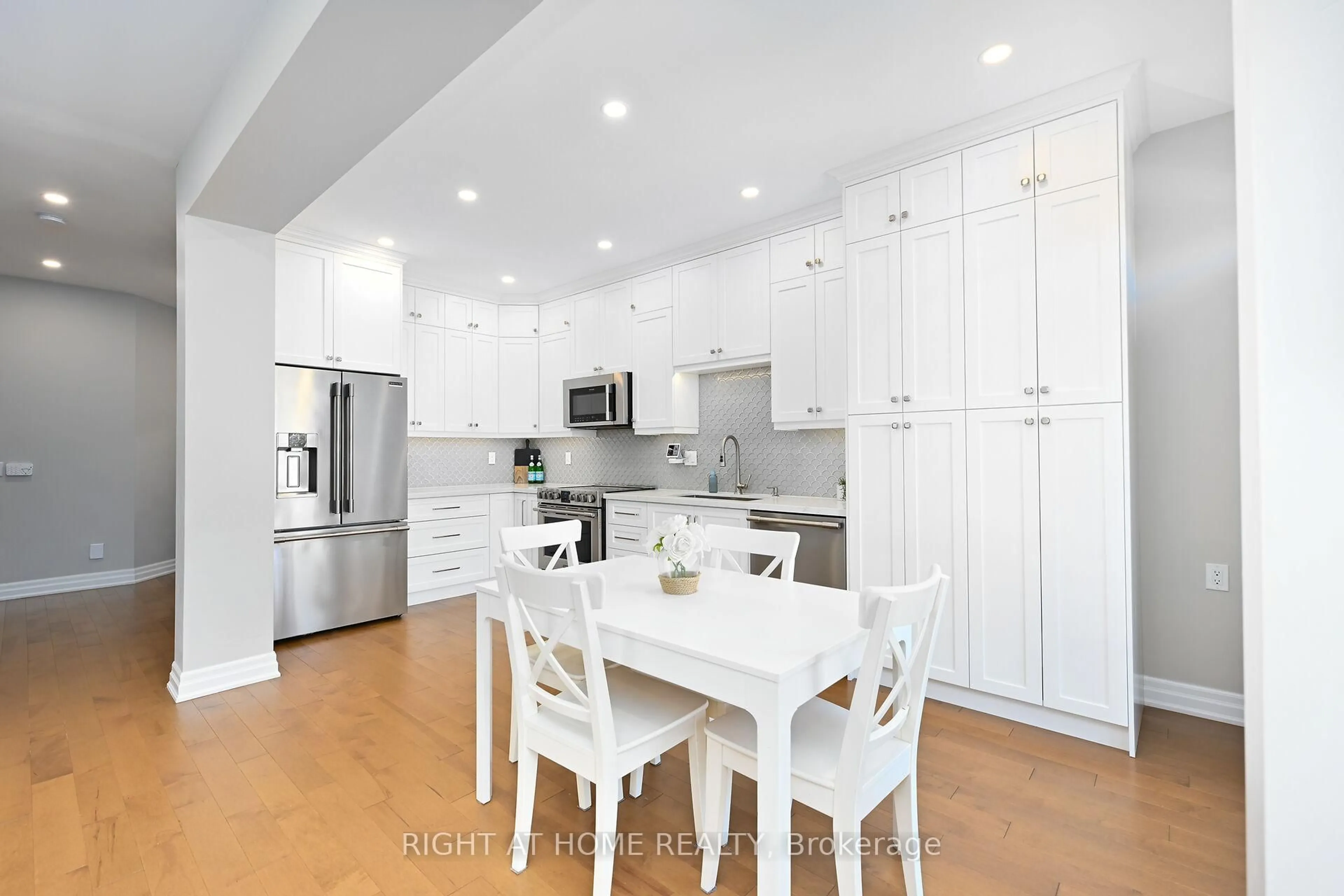 Open concept kitchen, unknown for 5847 Terrapark Tr, Mississauga Ontario L5M 6S1