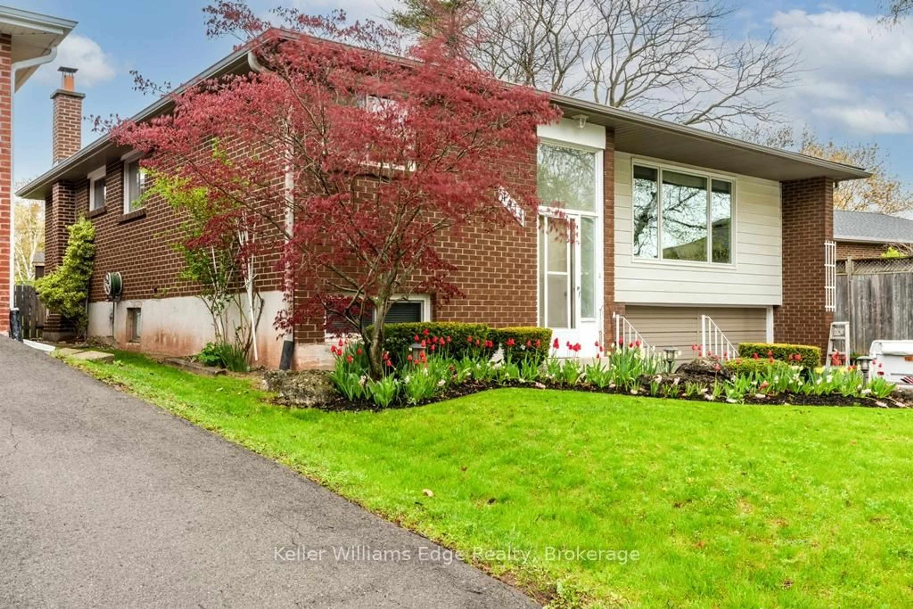 Home with brick exterior material, street for 4411 Longmoor Dr, Burlington Ontario L7L 1X8