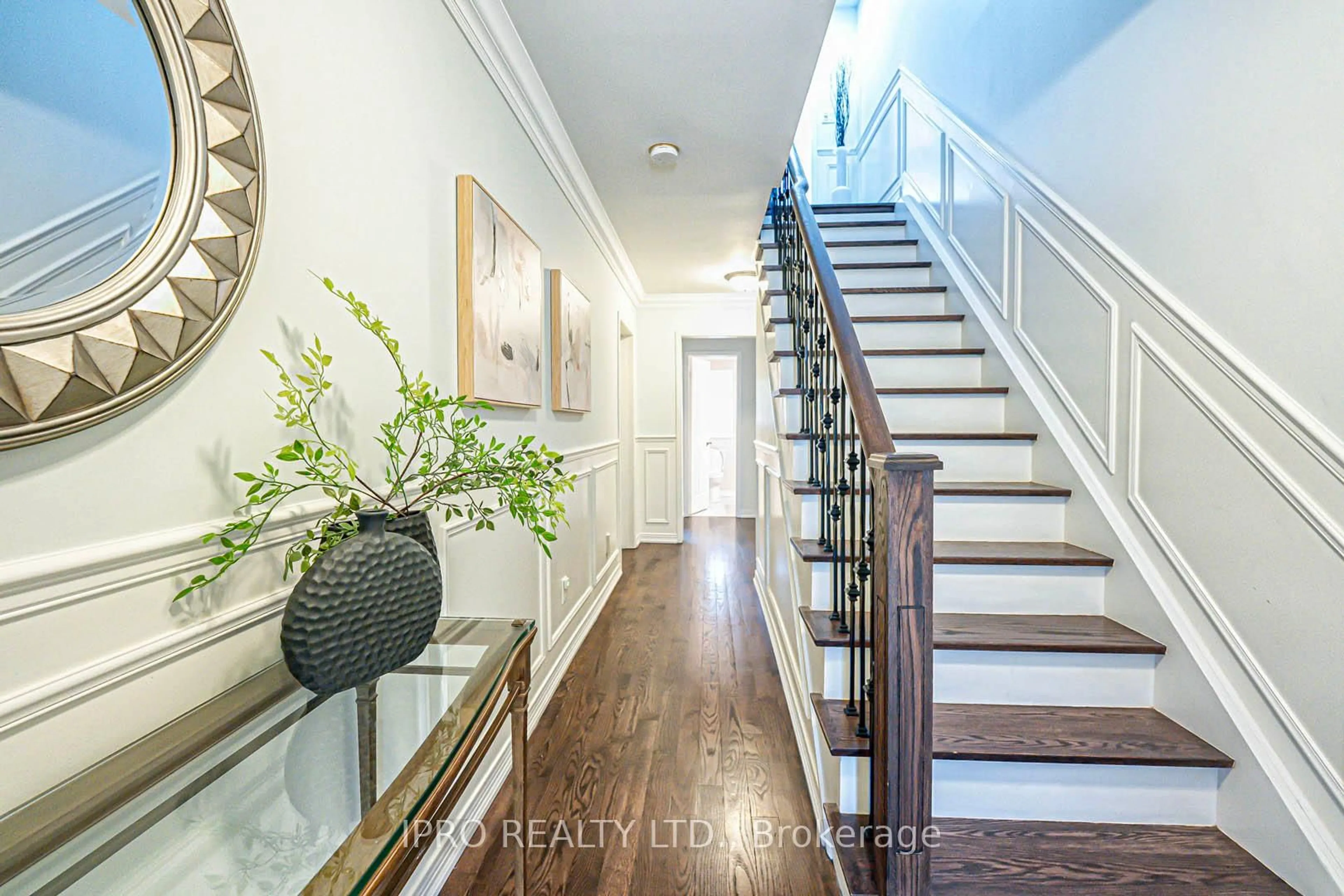 Indoor entryway for 4222 Dixie Rd #76, Mississauga Ontario L4W 1M6