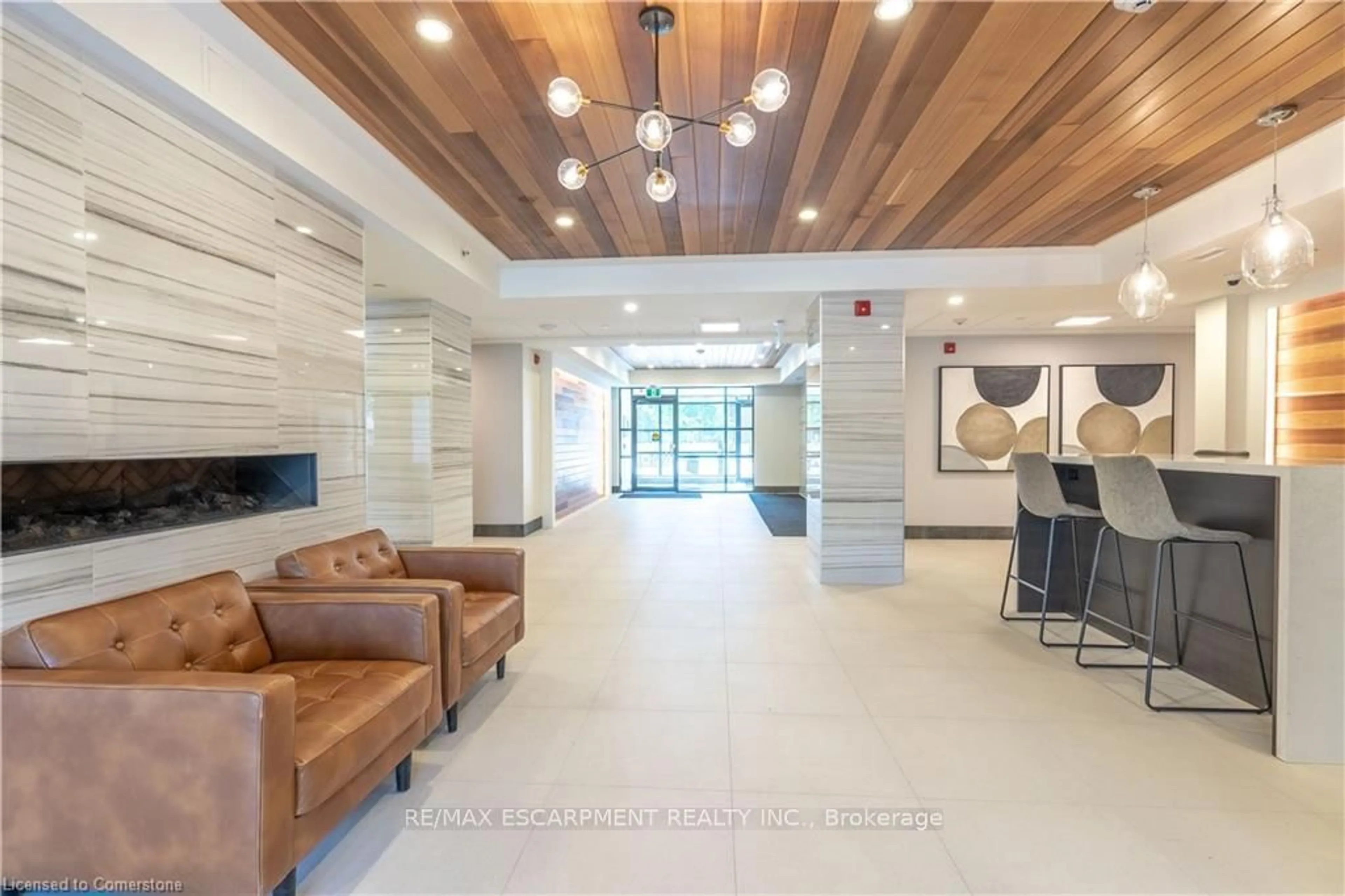 Lobby for 320 Plains Rd #306, Burlington Ontario L7T 0C1