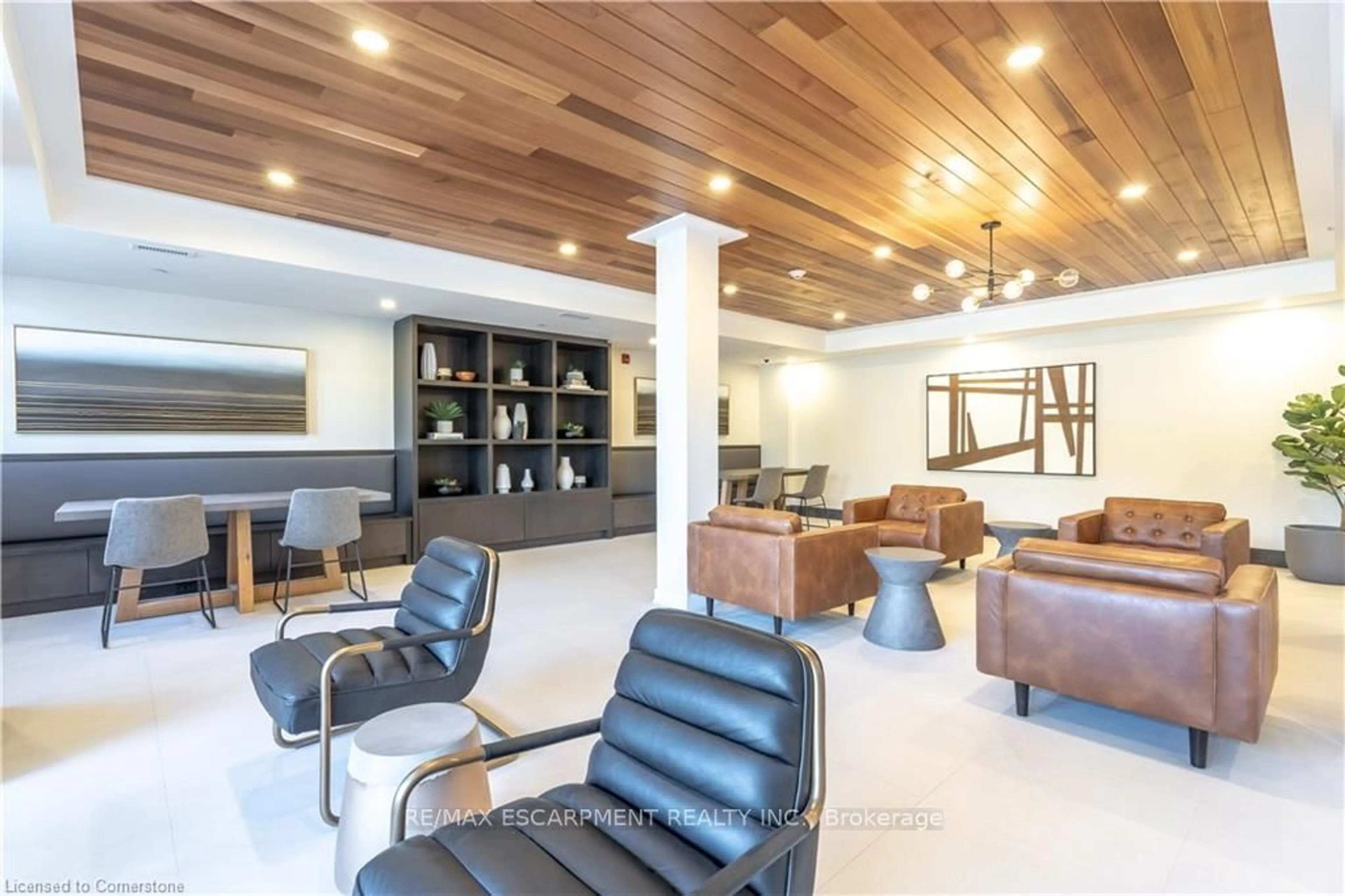 Lobby for 320 Plains Rd #306, Burlington Ontario L7T 0C1