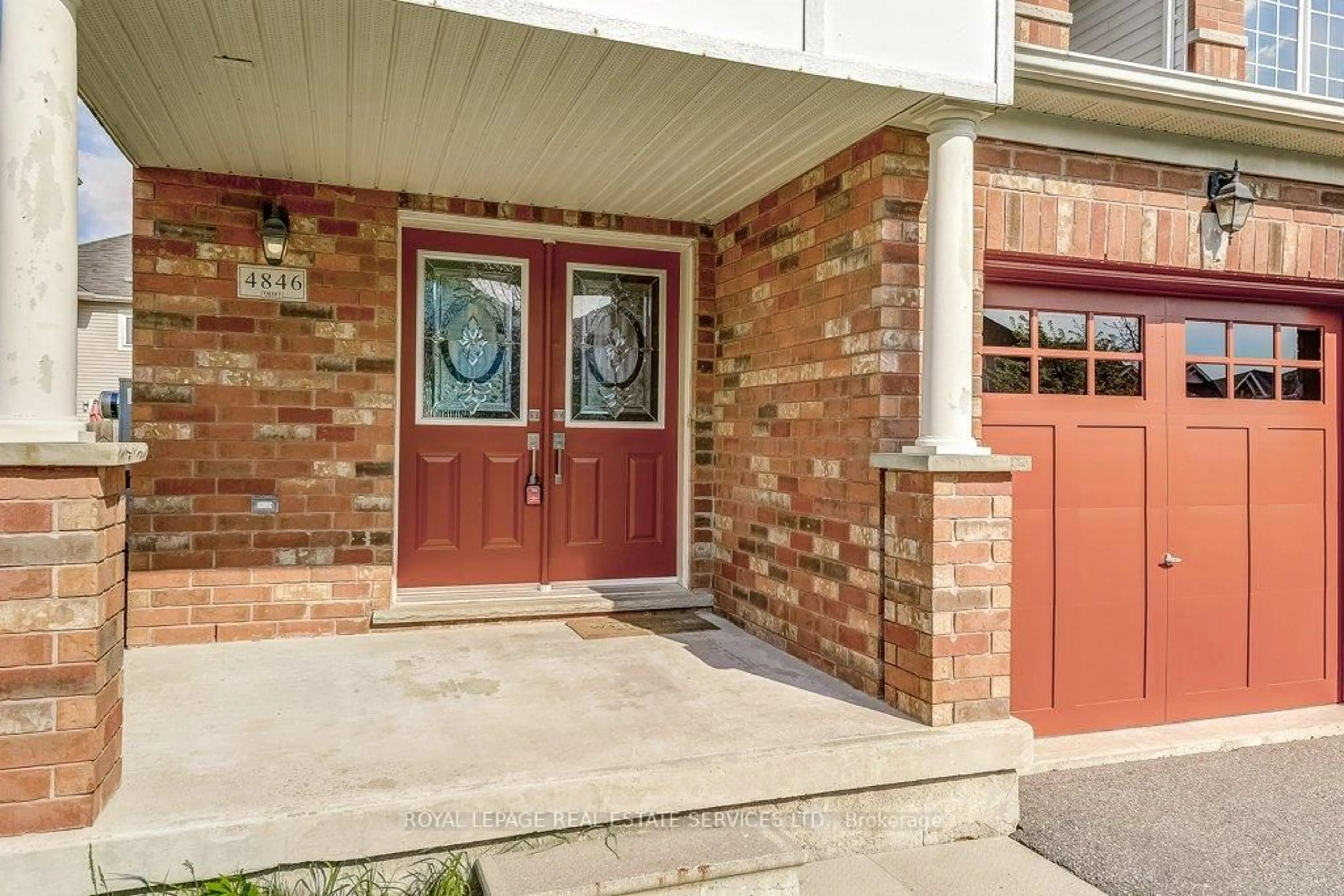 Indoor entryway for 4846 Verdi St, Burlington Ontario L7M 0H7
