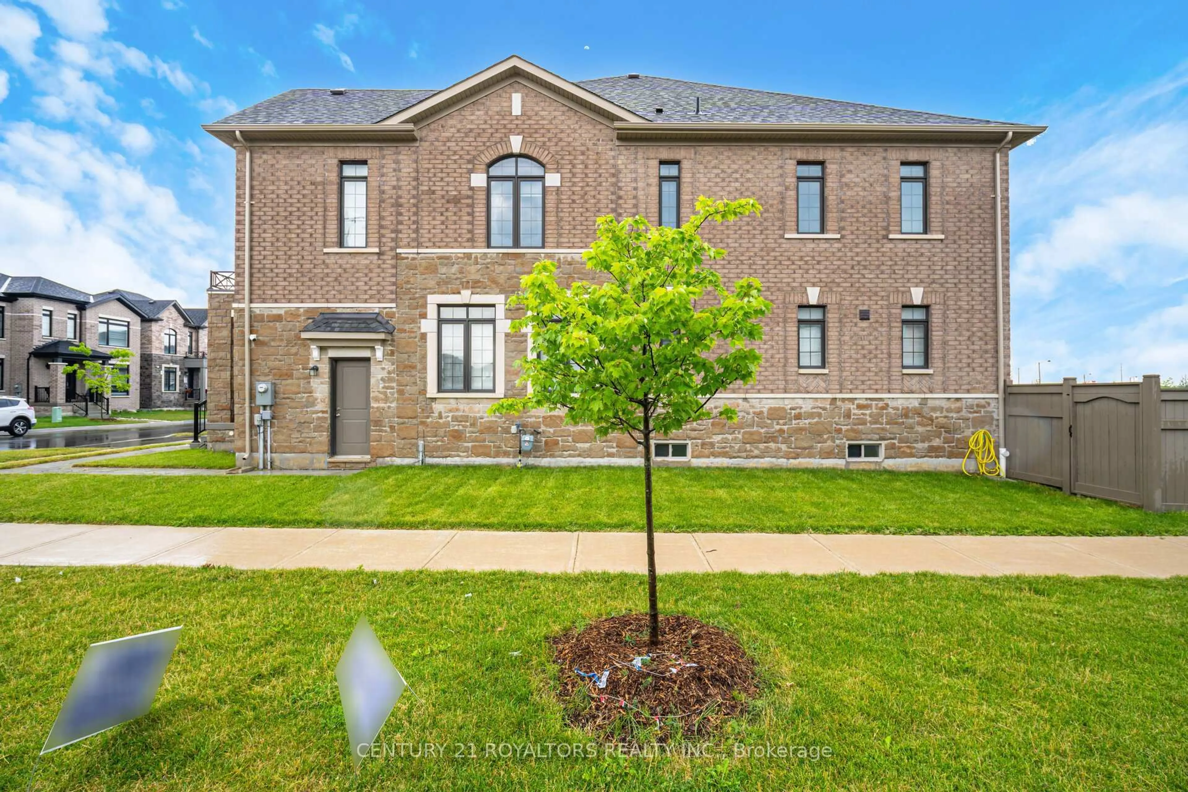 Home with brick exterior material, street for 1 Moorcroft Pl, Brampton Ontario L6P 4P8