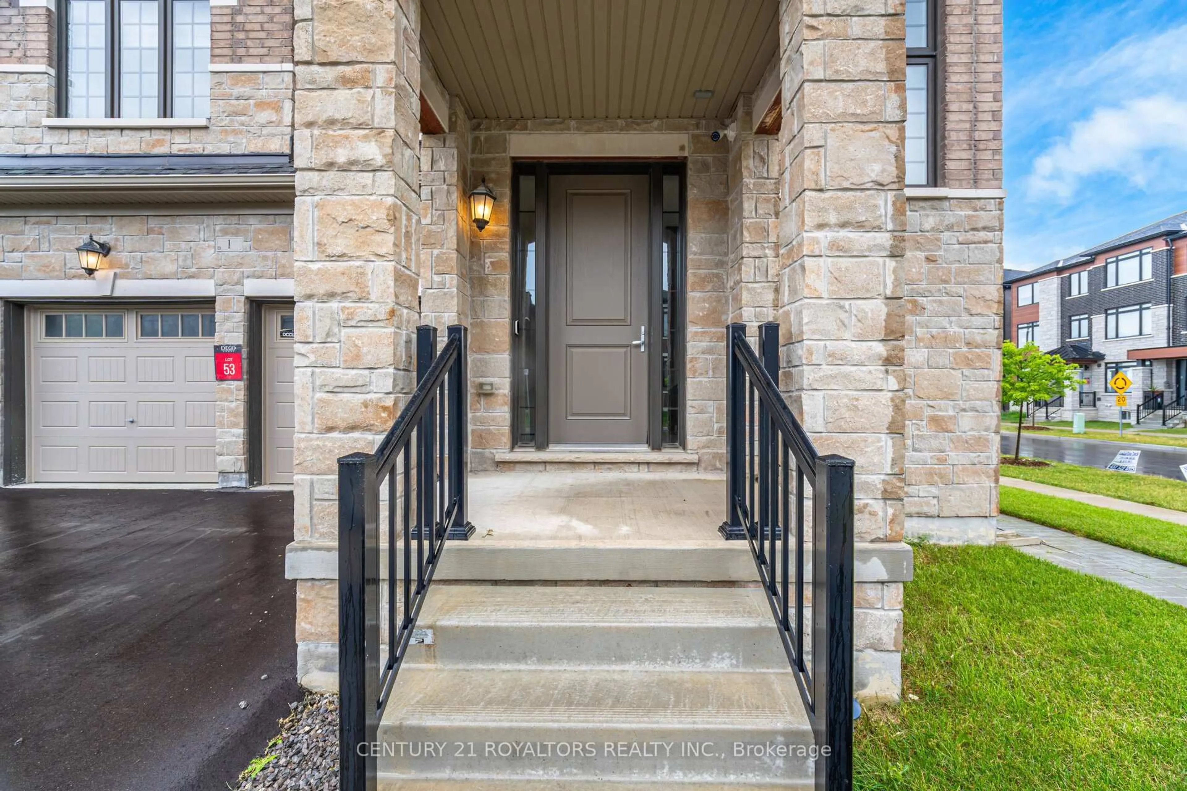 Indoor entryway for 1 Moorcroft Pl, Brampton Ontario L6P 4P8