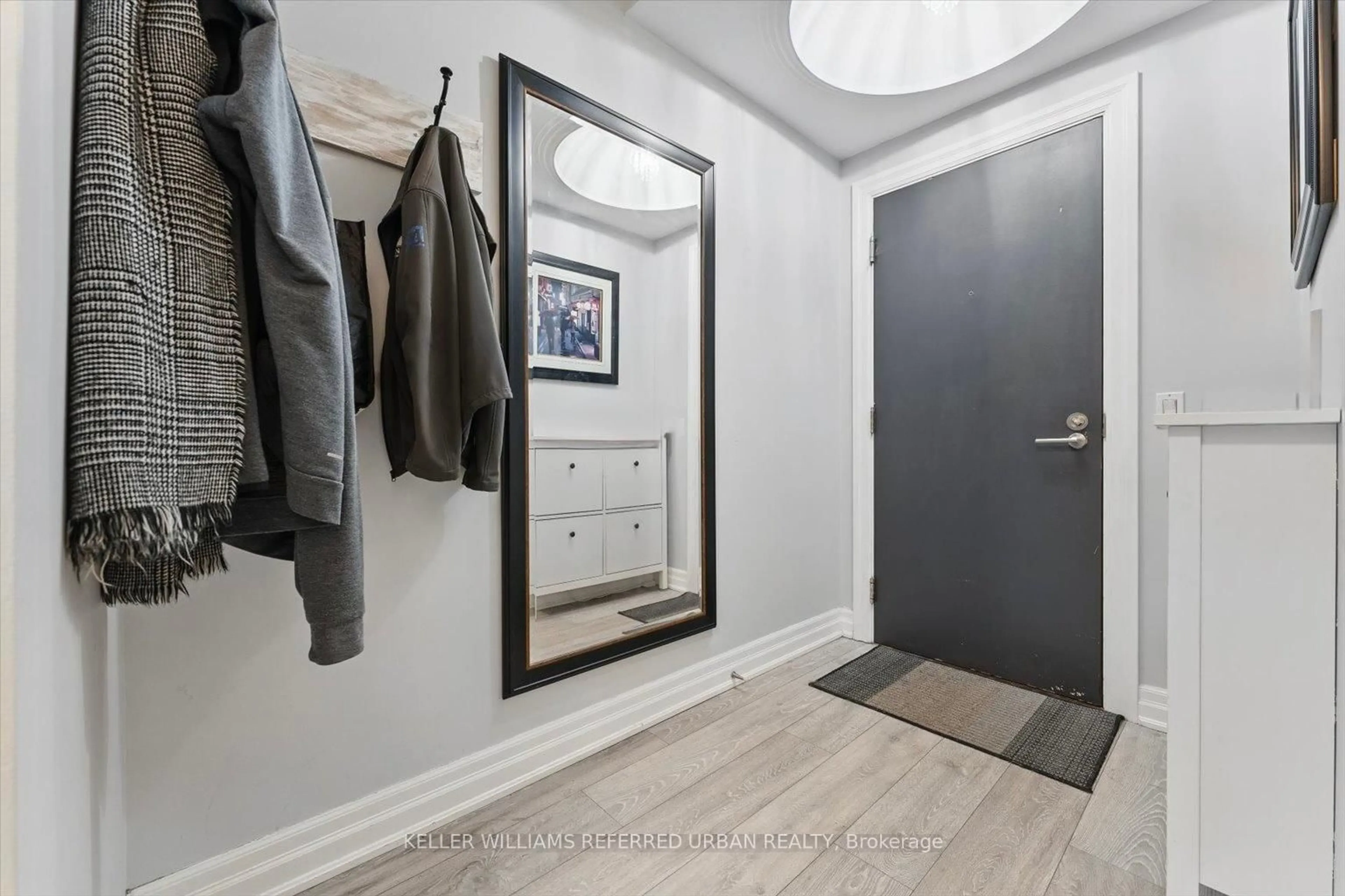 Indoor entryway for 2083 Lake Shore Blvd #712, Toronto Ontario M8V 4G2