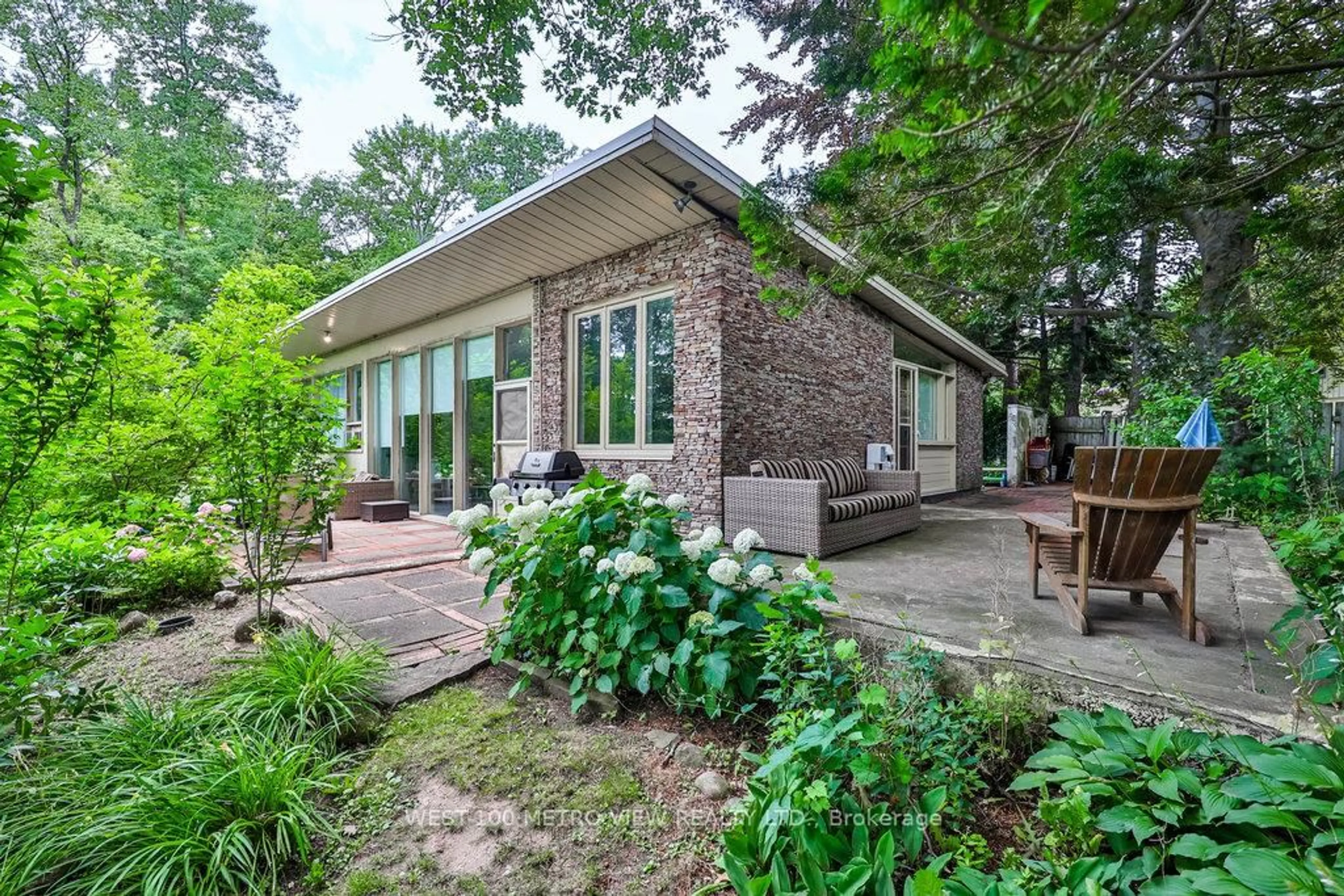 Home with brick exterior material, street for 2150 Pineneedle Row, Mississauga Ontario L5C 1V3