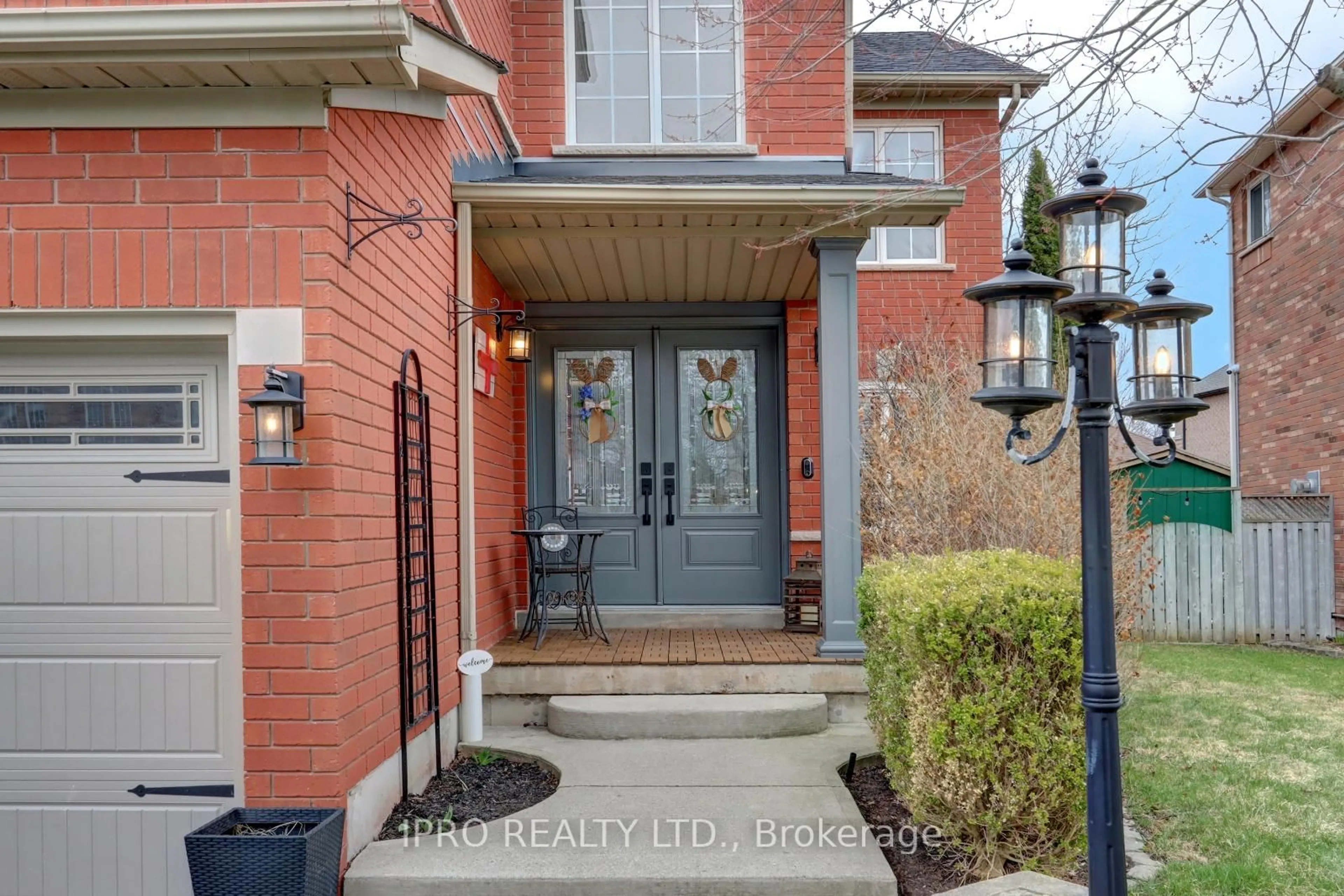 Unknown for 10 Berton Blvd, Halton Hills Ontario L7G 6A5