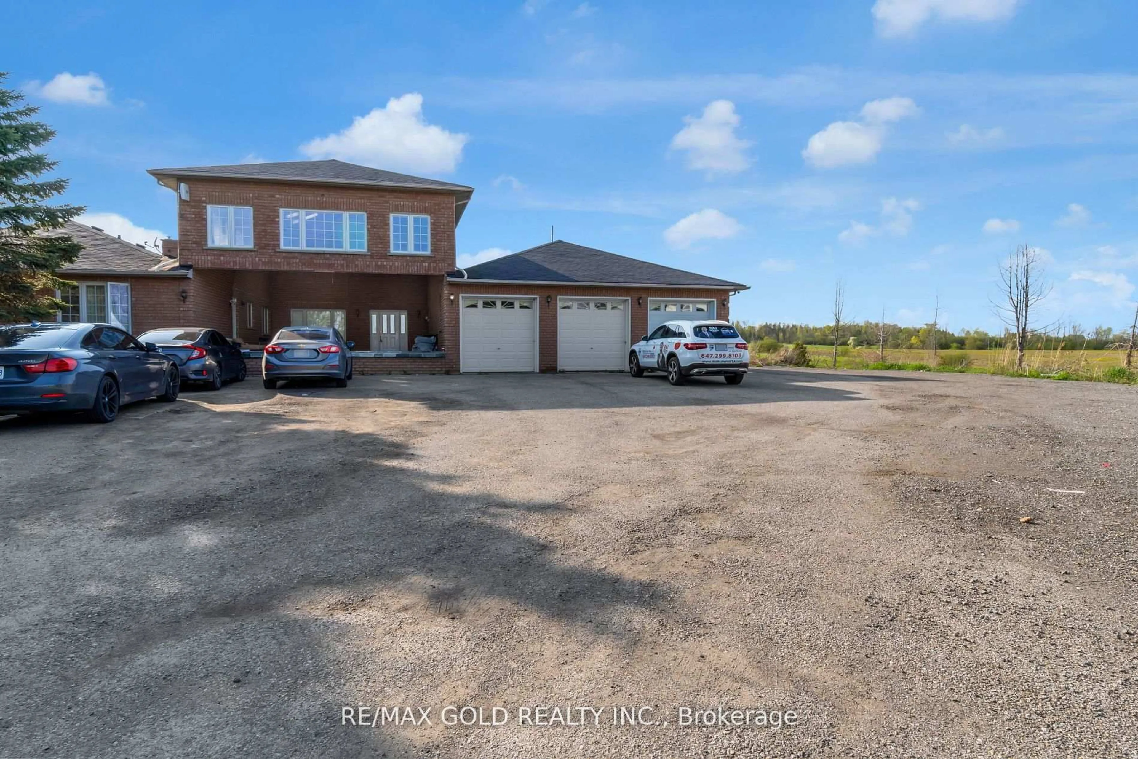 A pic from outside/outdoor area/front of a property/back of a property/a pic from drone, unknown for 7048 King St, Caledon Ontario L7C 0S3