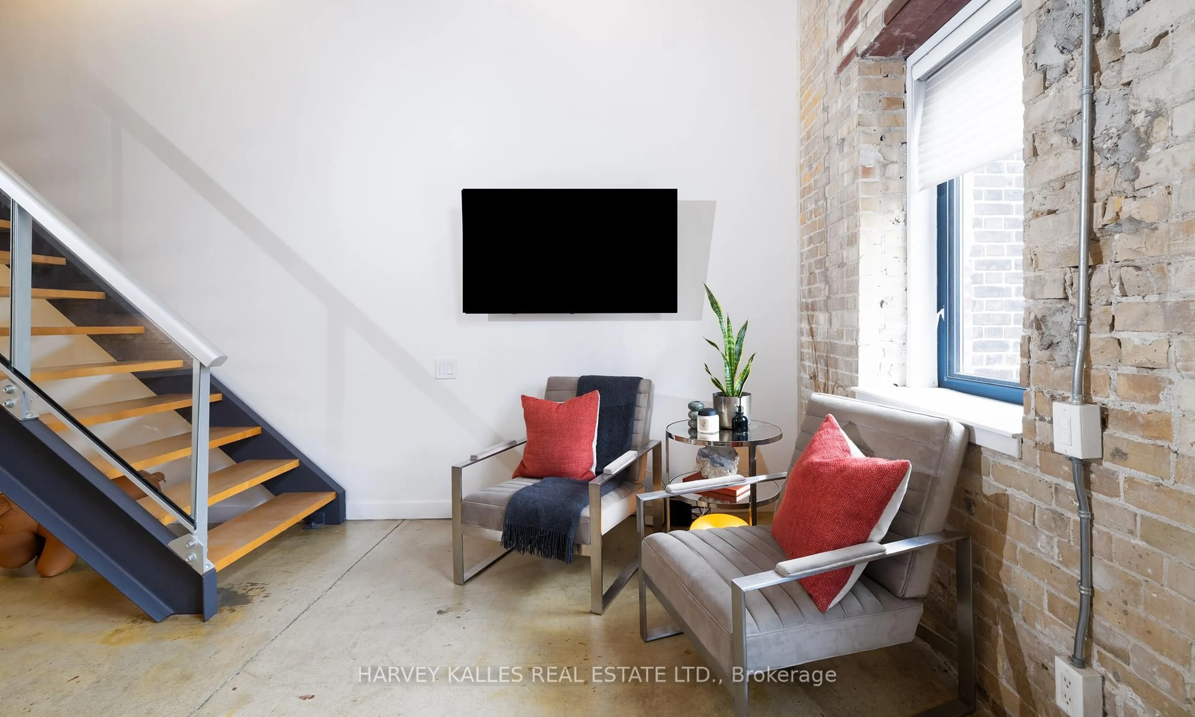 Living room with furniture, unknown for 363 Sorauren Ave #111, Toronto Ontario M6R 3C1