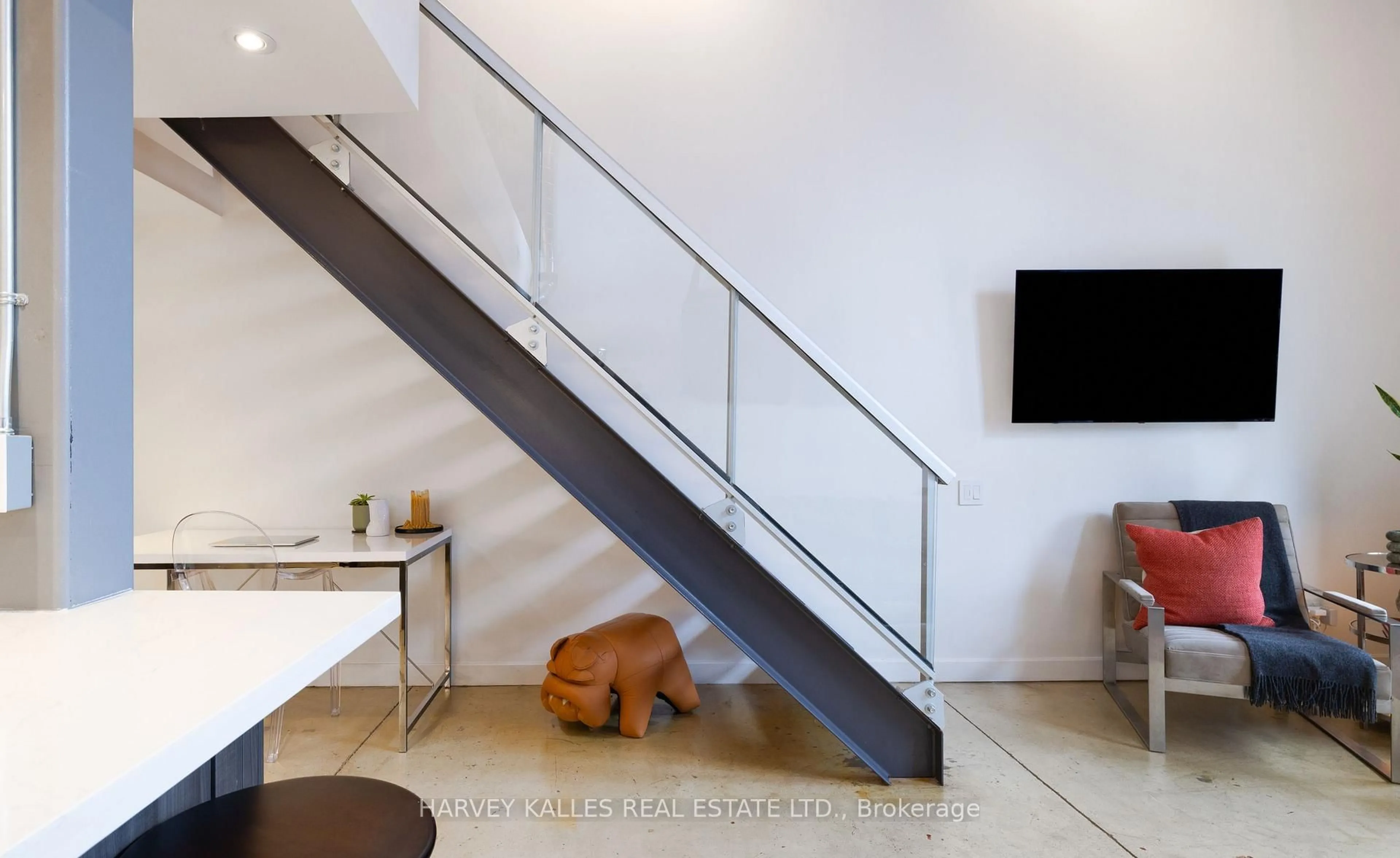 Stairs for 363 Sorauren Ave #111, Toronto Ontario M6R 3C1
