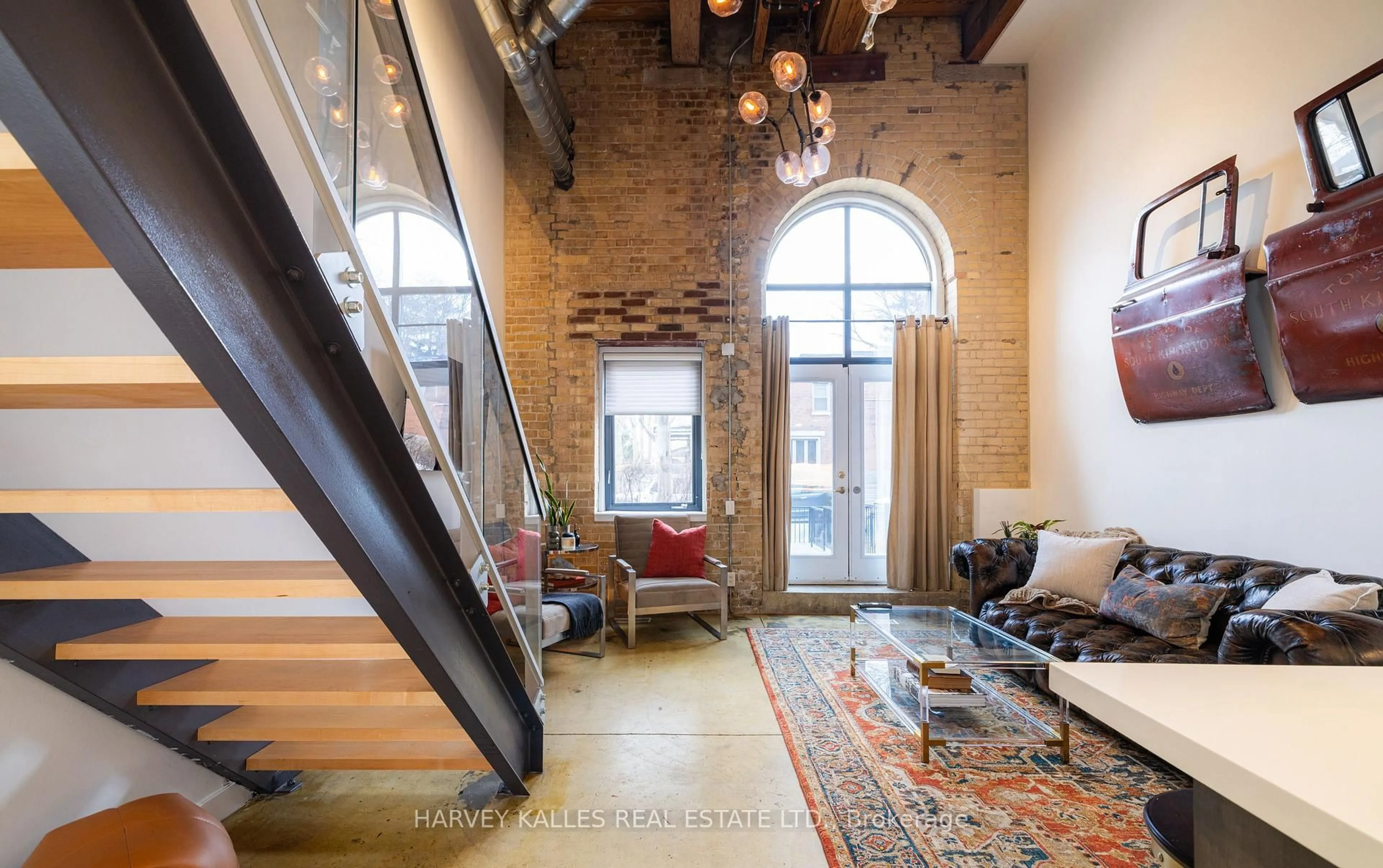 Indoor entryway for 363 Sorauren Ave #111, Toronto Ontario M6R 3C1